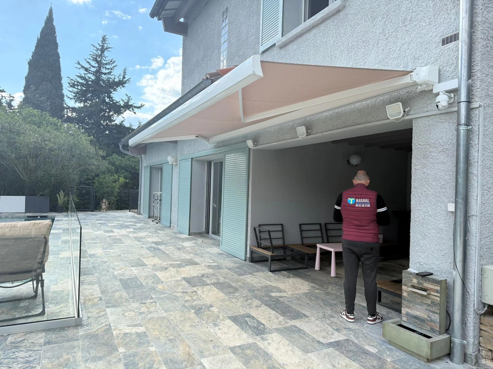 STORE À COFFRE LED SOMFY