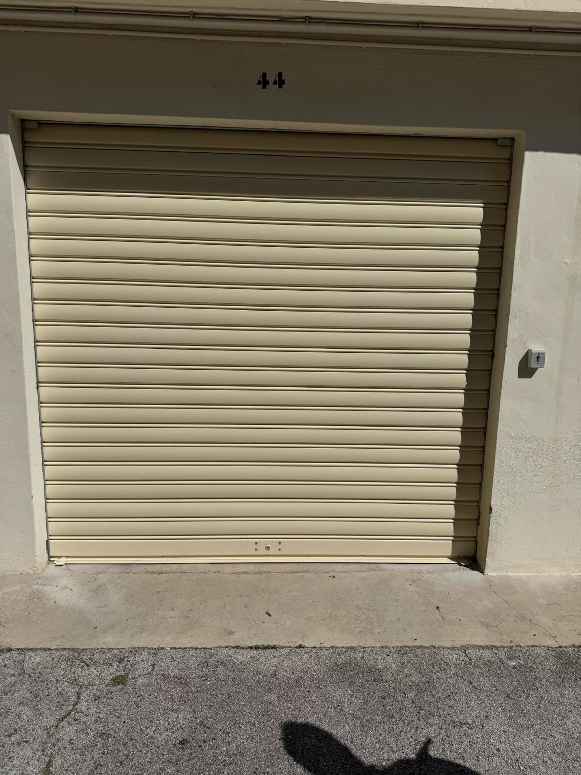 RIDEAU MÉTALLIQUE SÉCURISÉ