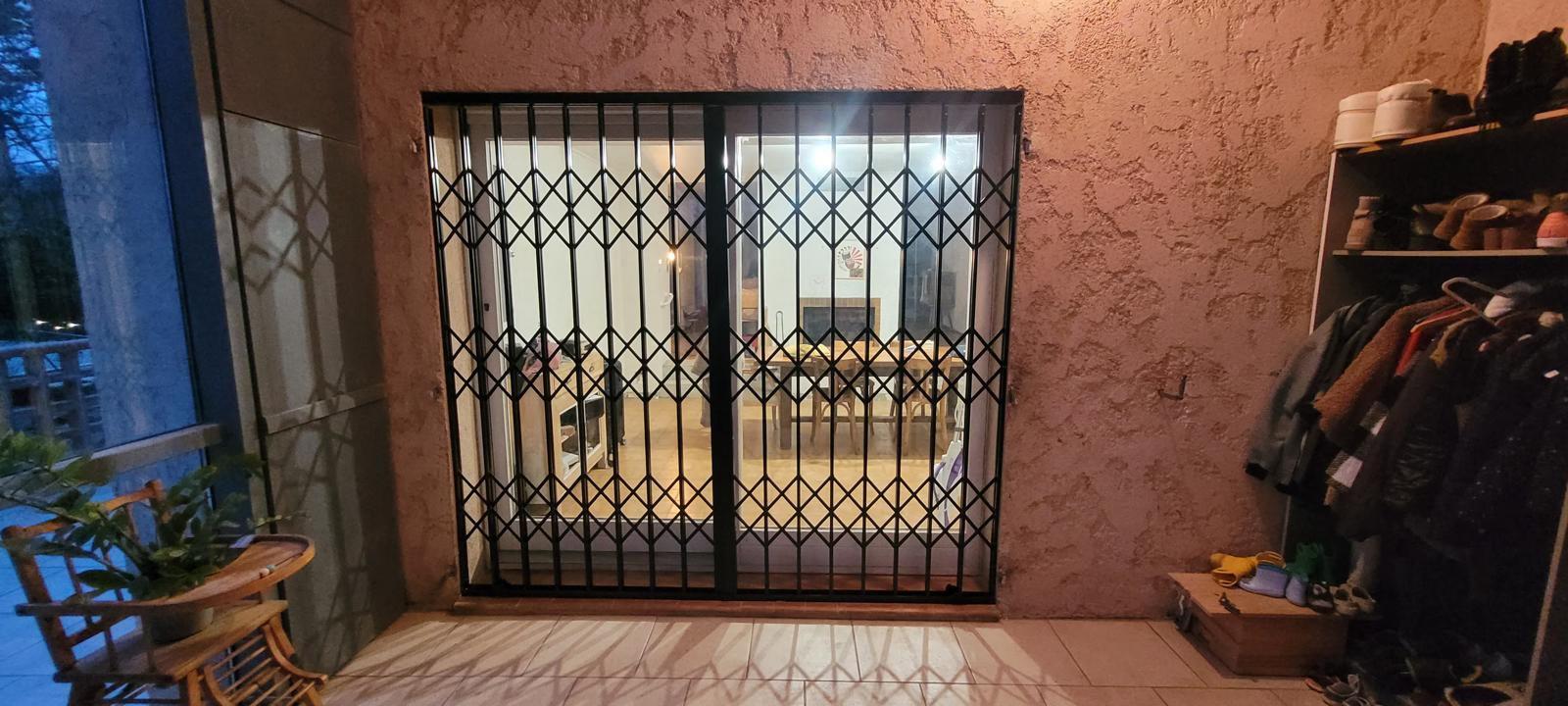 GRILLE EXTENSIBLE SUSPENDUE