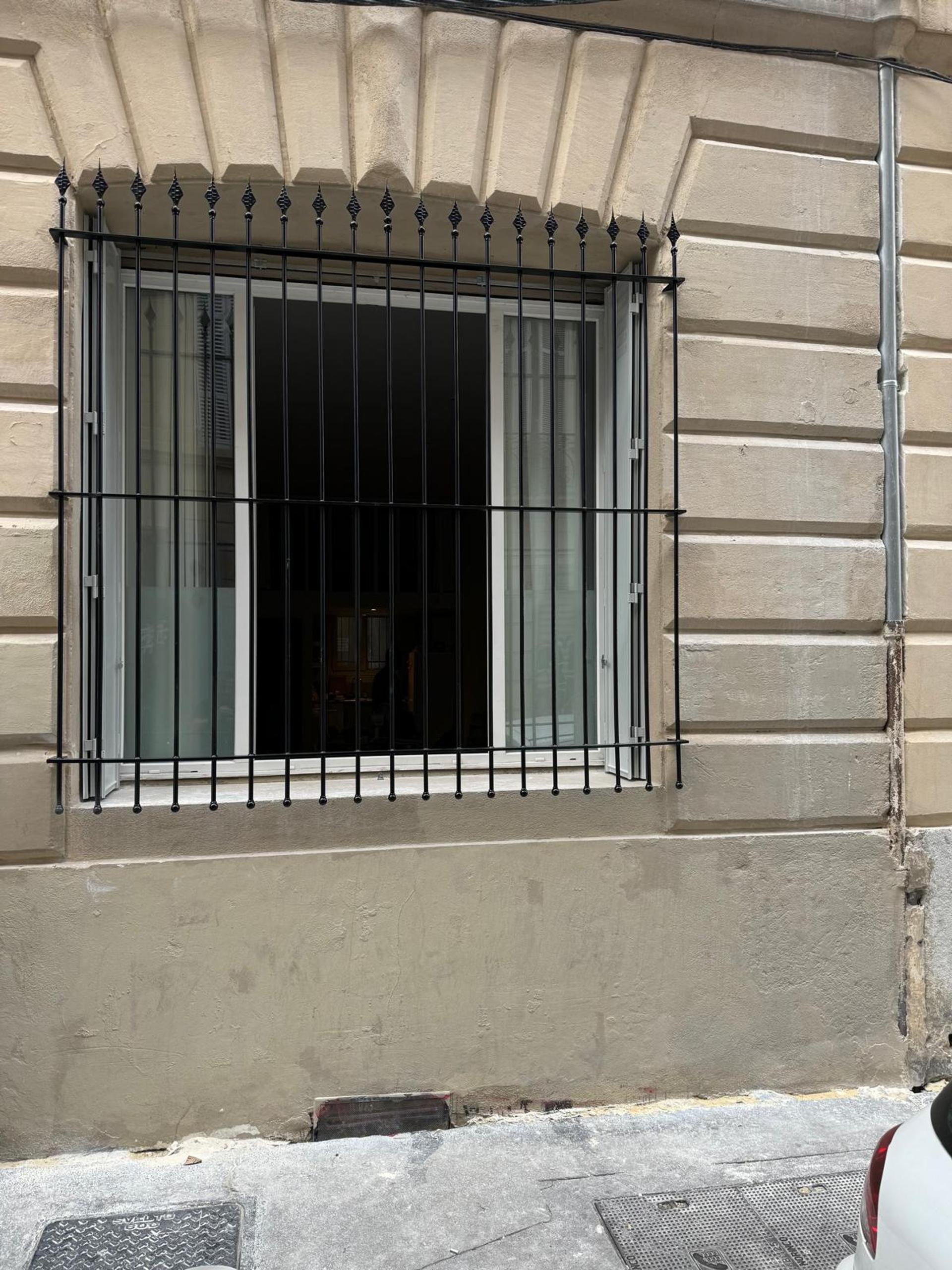 VOLET PERSIENNES EN FER miniature 3