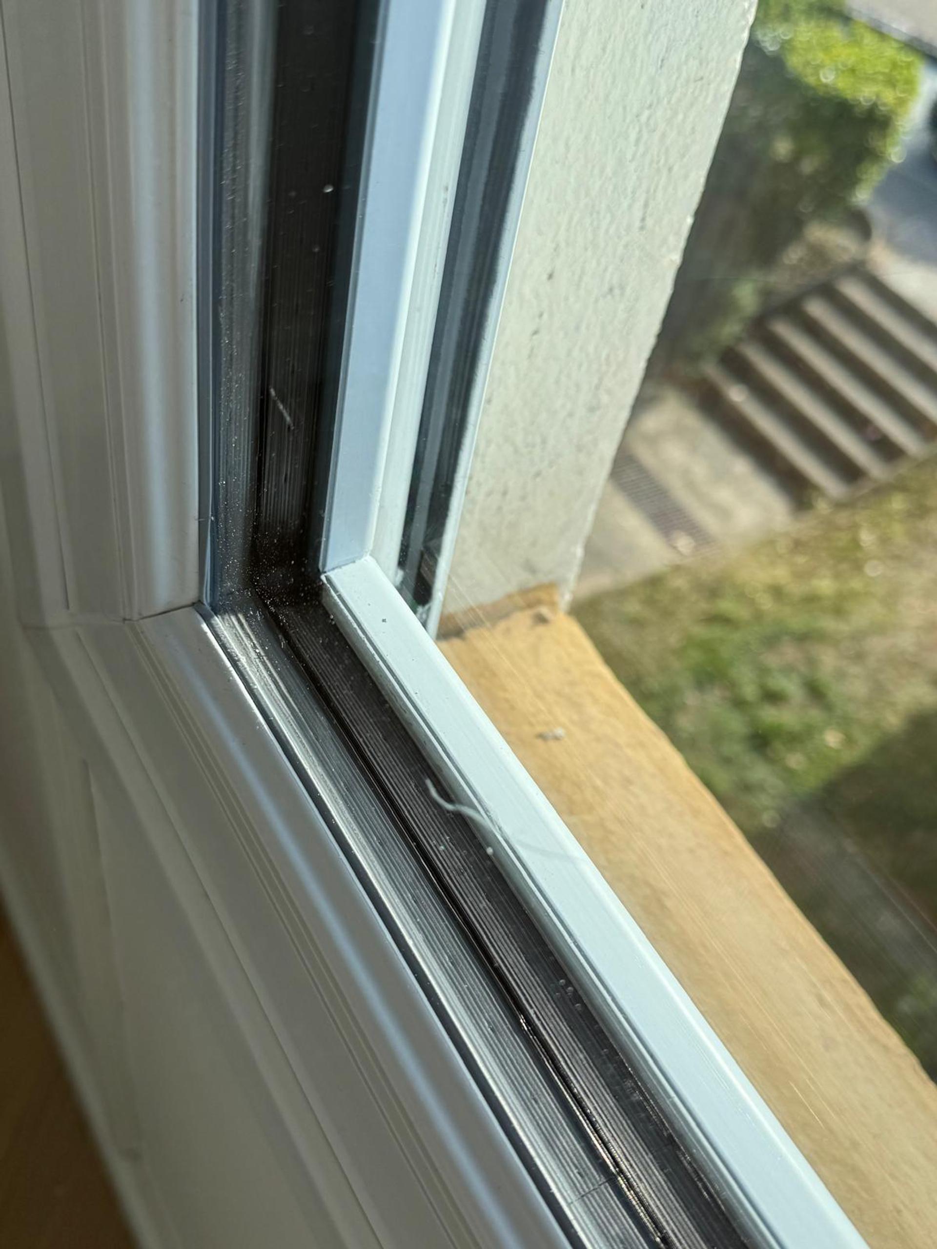 FENÊTRE TRIPLE VITRAGE miniature 2