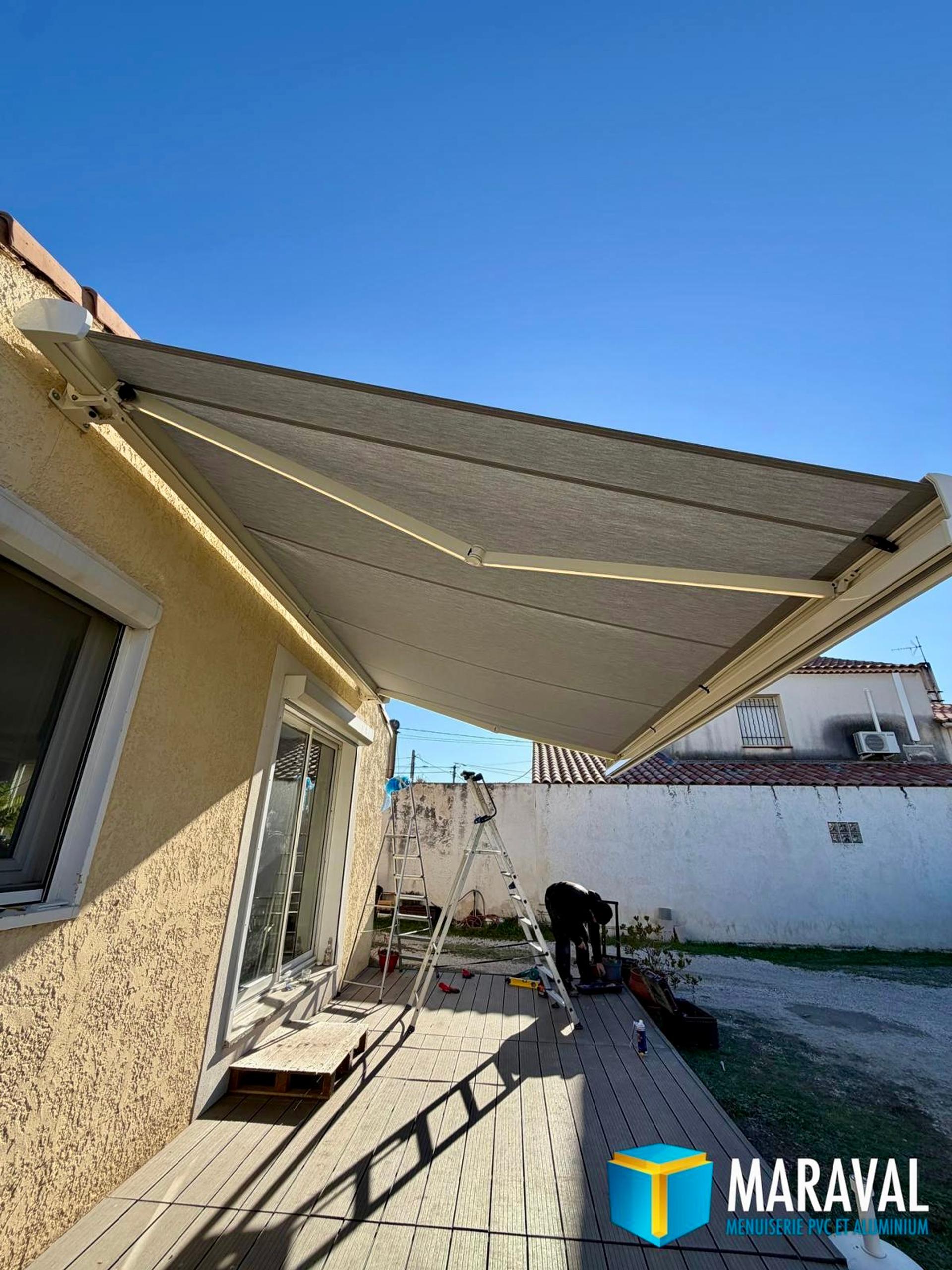 Store à coffre Somfy avec LAMBREQUIN miniature 5