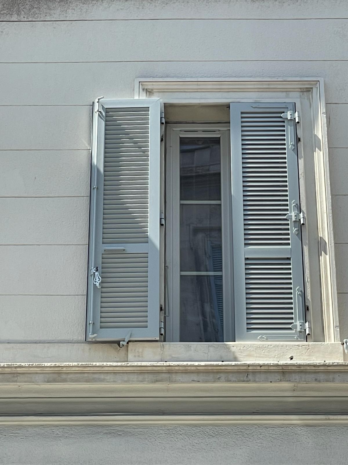 VOLET BATTANT FAÇADE