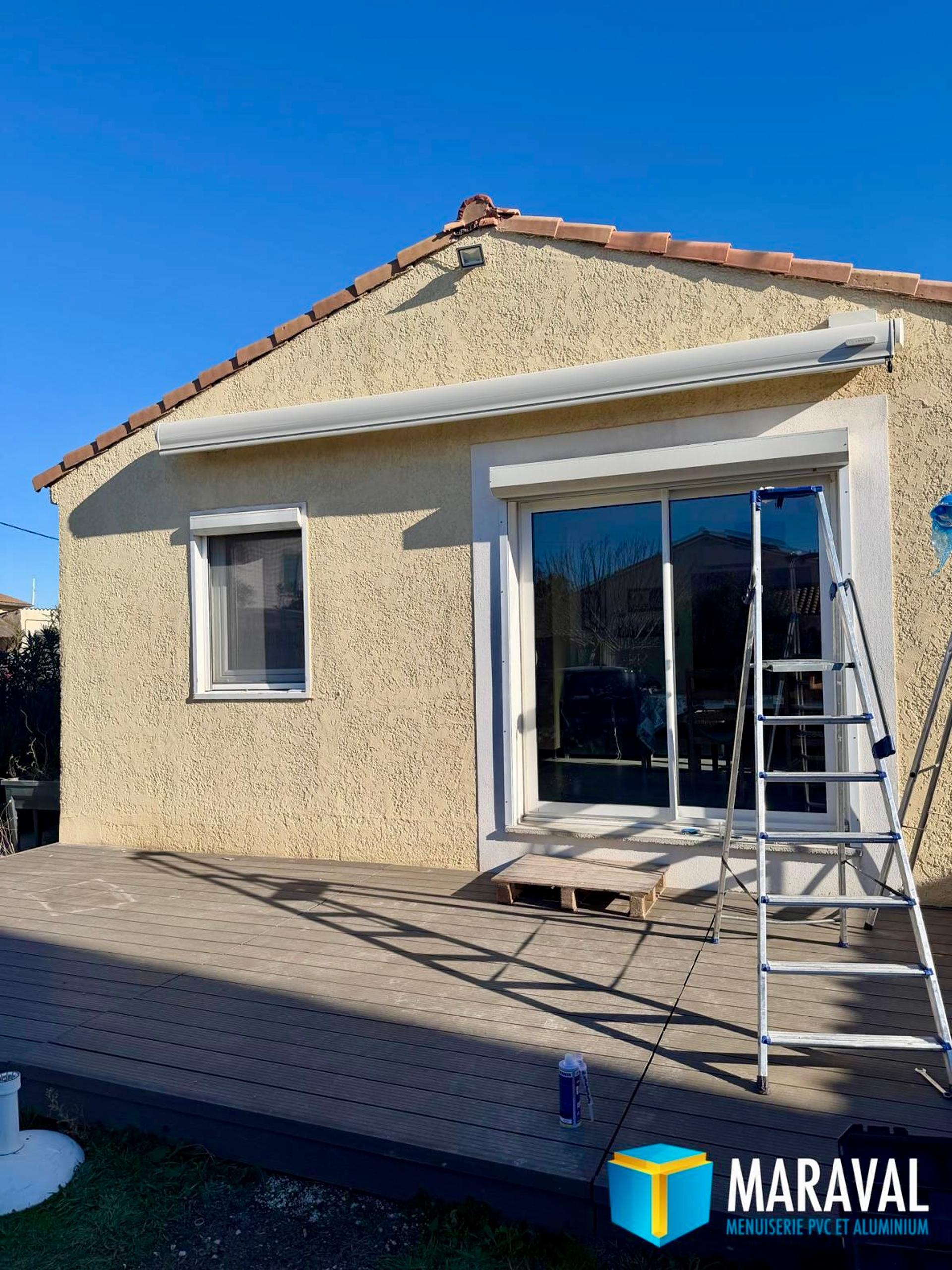 Store à coffre Somfy avec LAMBREQUIN miniature 2