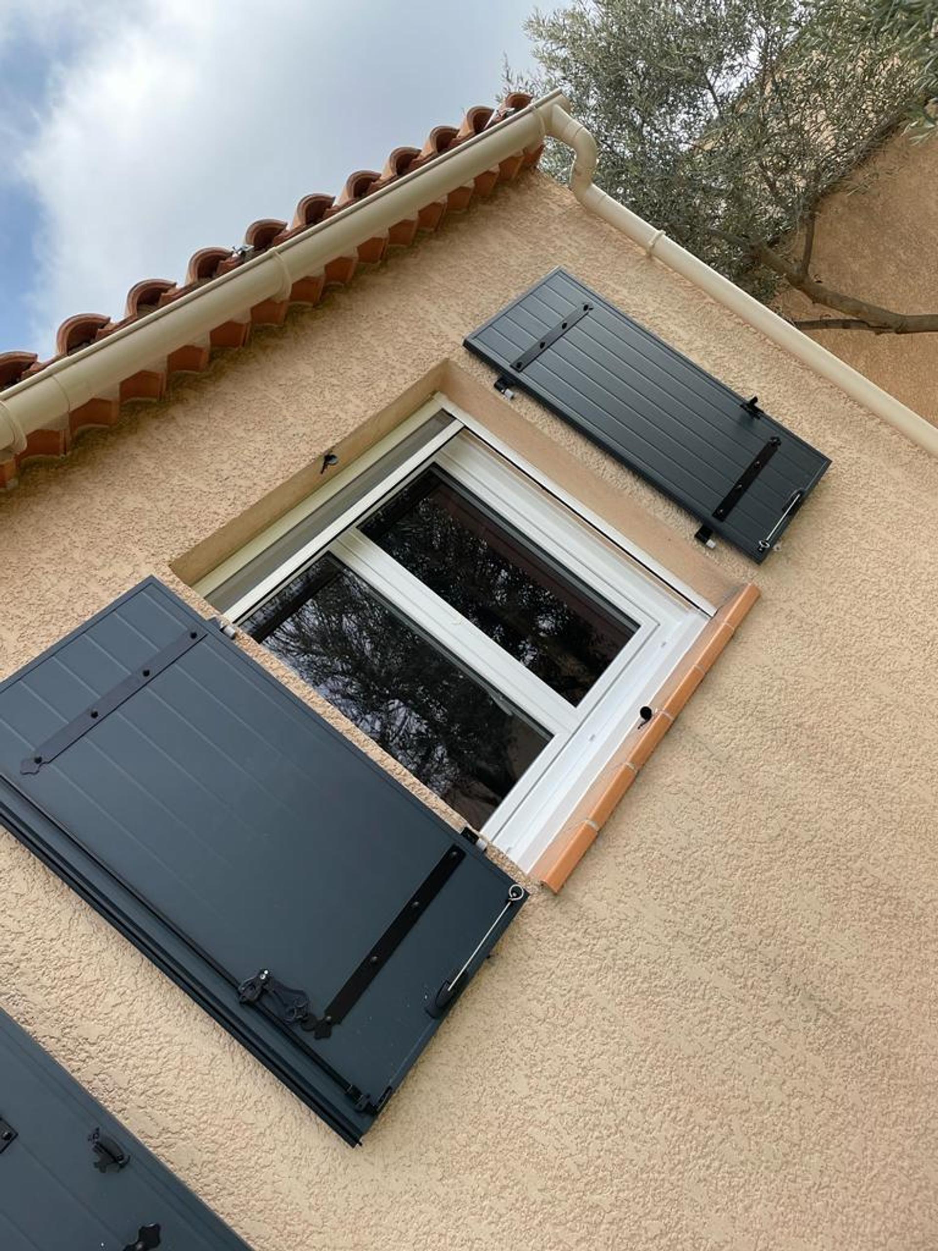 VOLET BATTANT ALUMINIUM