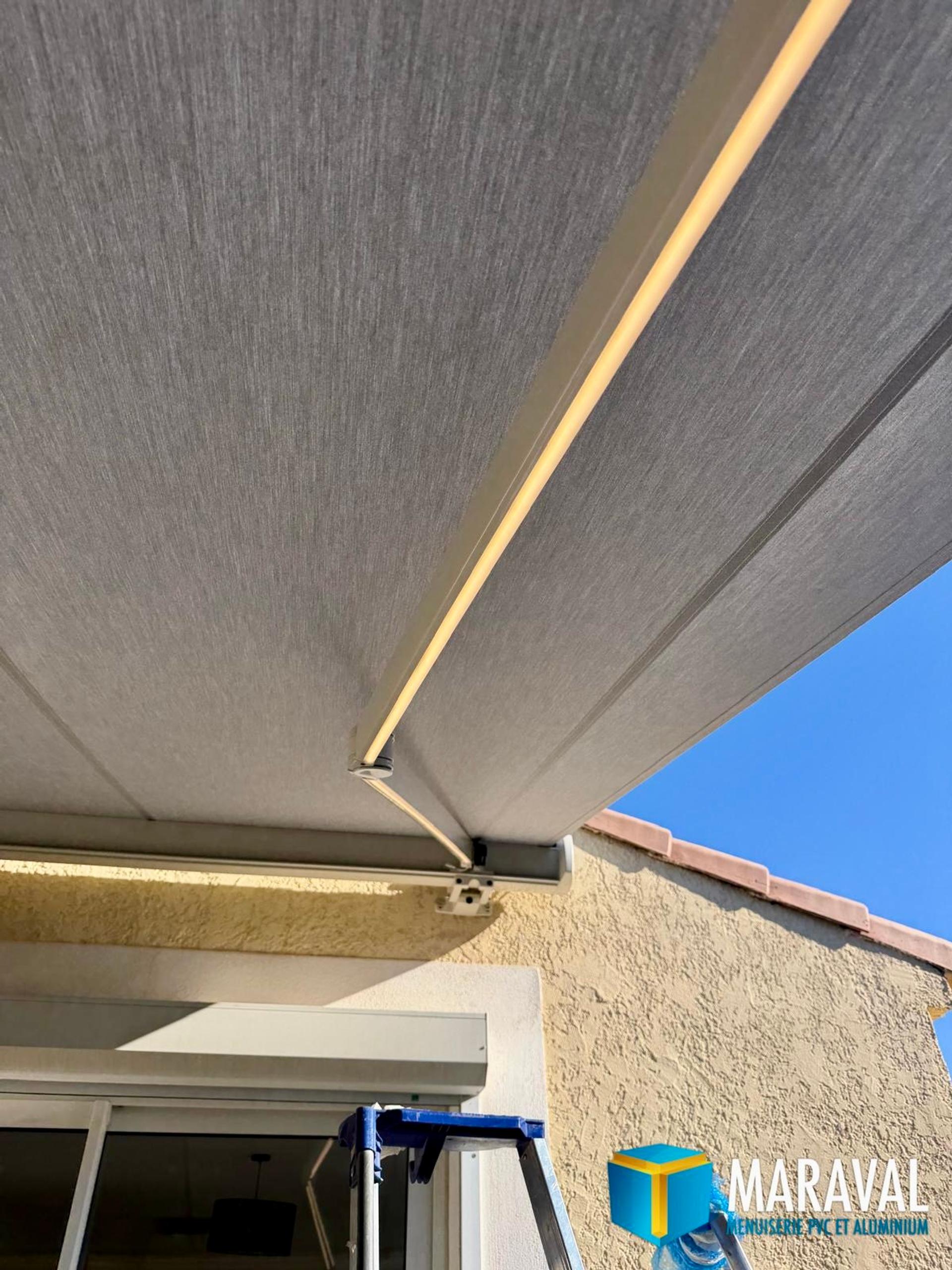 Store à coffre Somfy avec LAMBREQUIN miniature 4