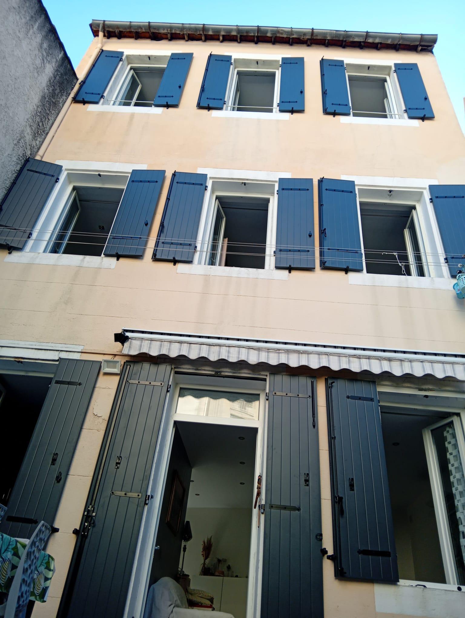 10 volets battants aluminium pour un immeuble