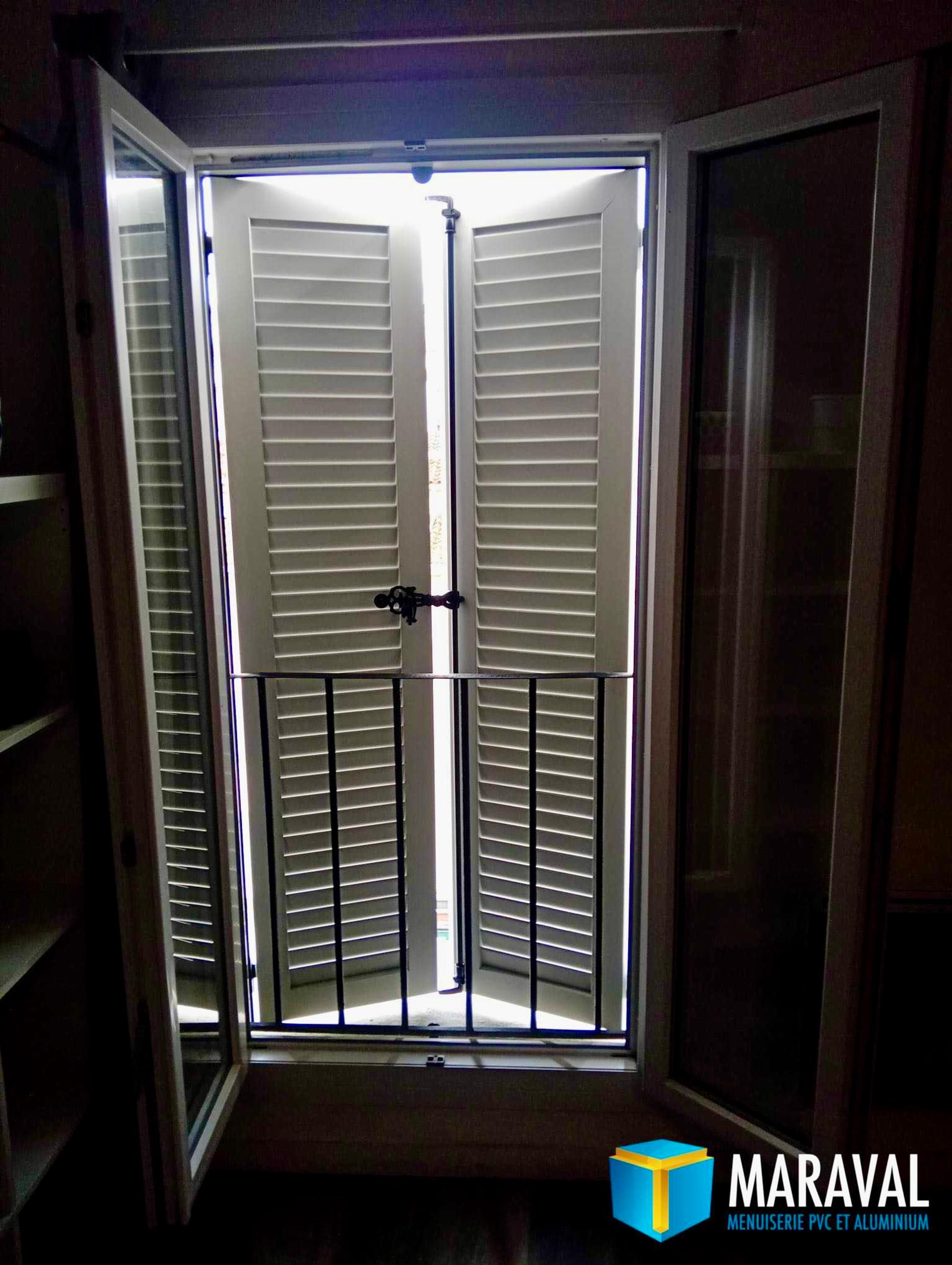 Volet Battant Aluminium Gris Marseillais - Élégance & Durabilité miniature 3