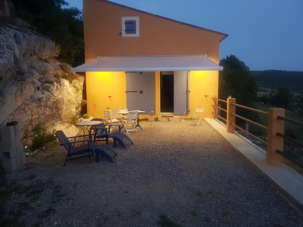 STORE À COFFRE AVEC LED