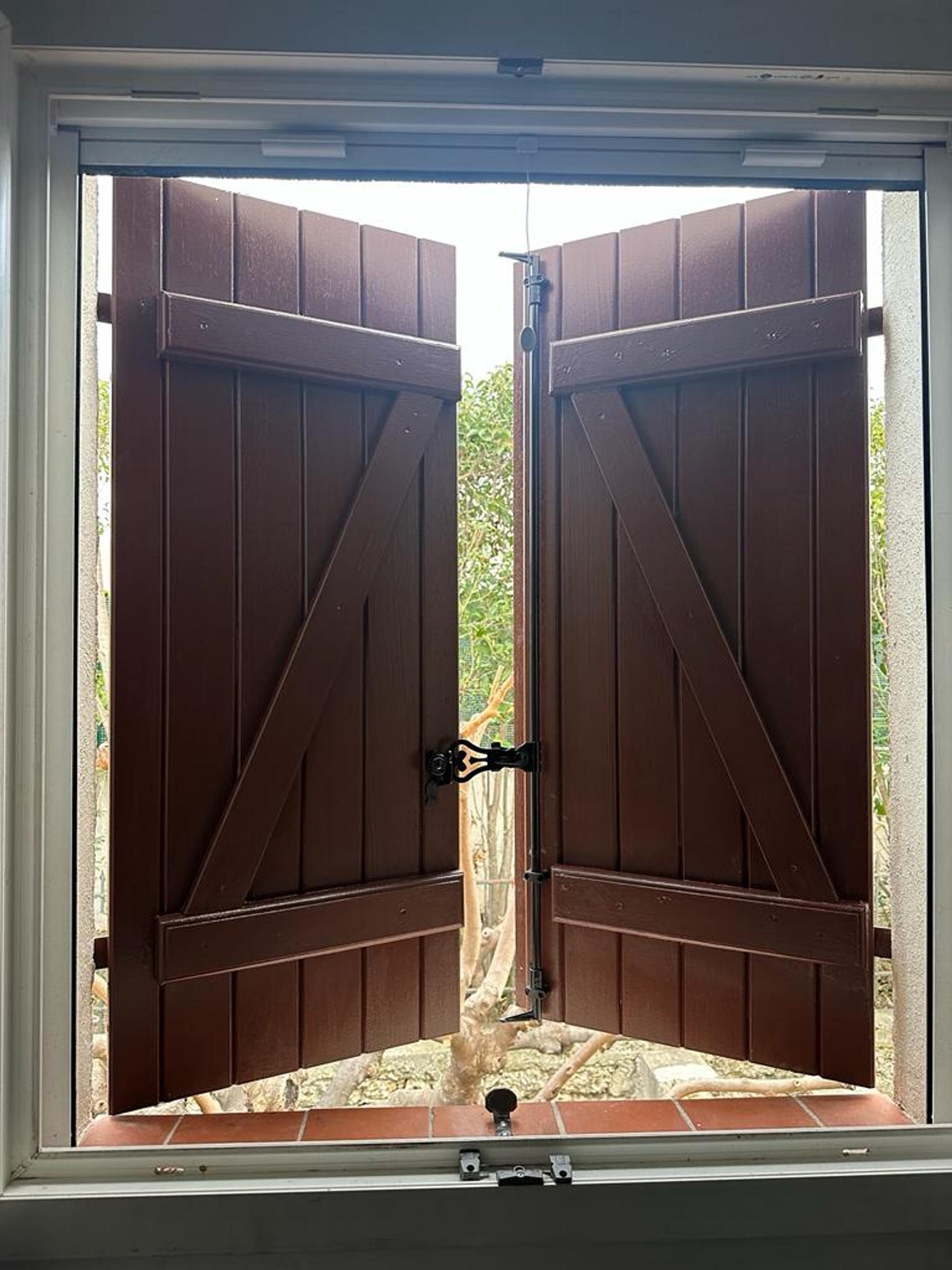 POSE VOLETS BATTANTS miniature 2