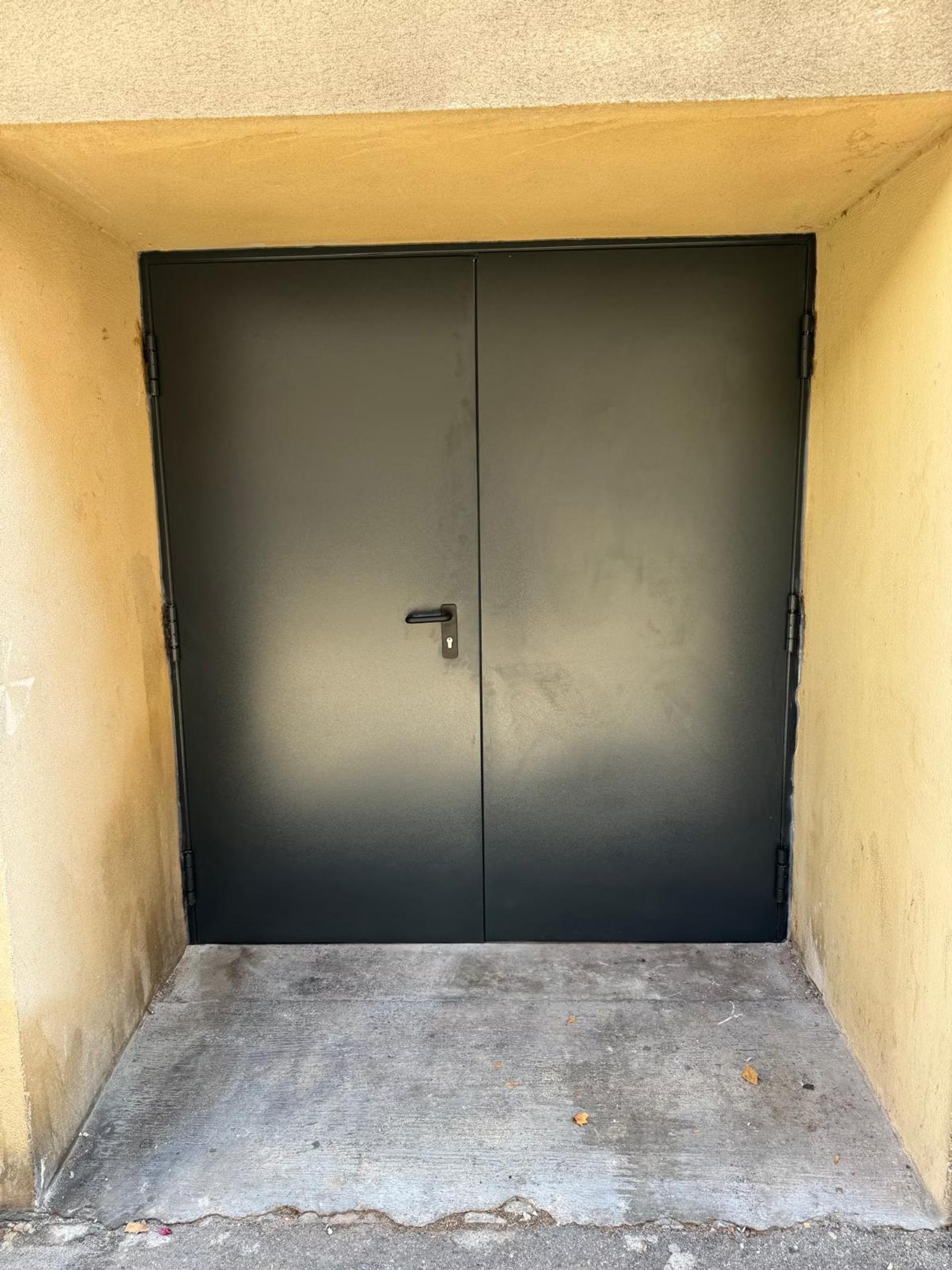 ISSUE DE SECOURS BLINDÉE