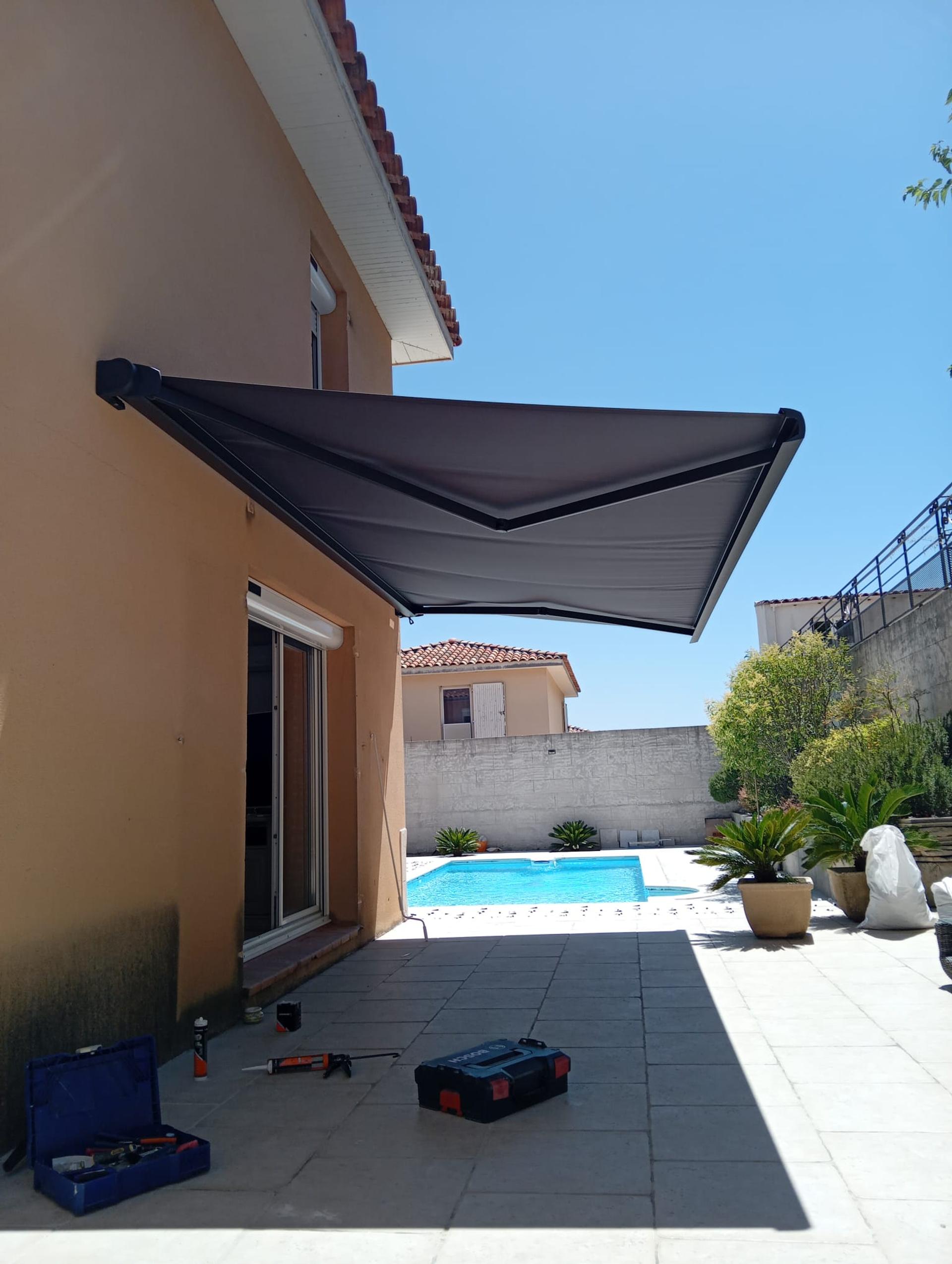 Volets roulants solaires et stores bannes solaires sur mesure miniature 5
