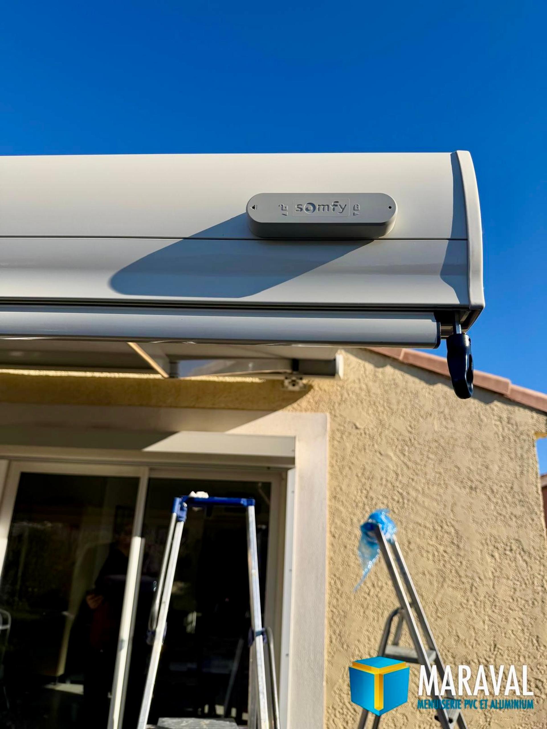 Store à coffre Somfy avec LAMBREQUIN miniature 3