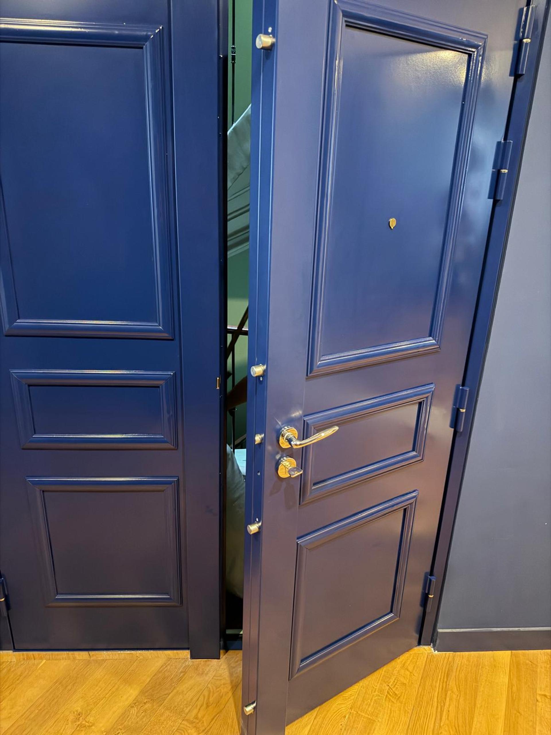 Porte blindée avec moulures intérieures – Serrure 5 points miniature 2