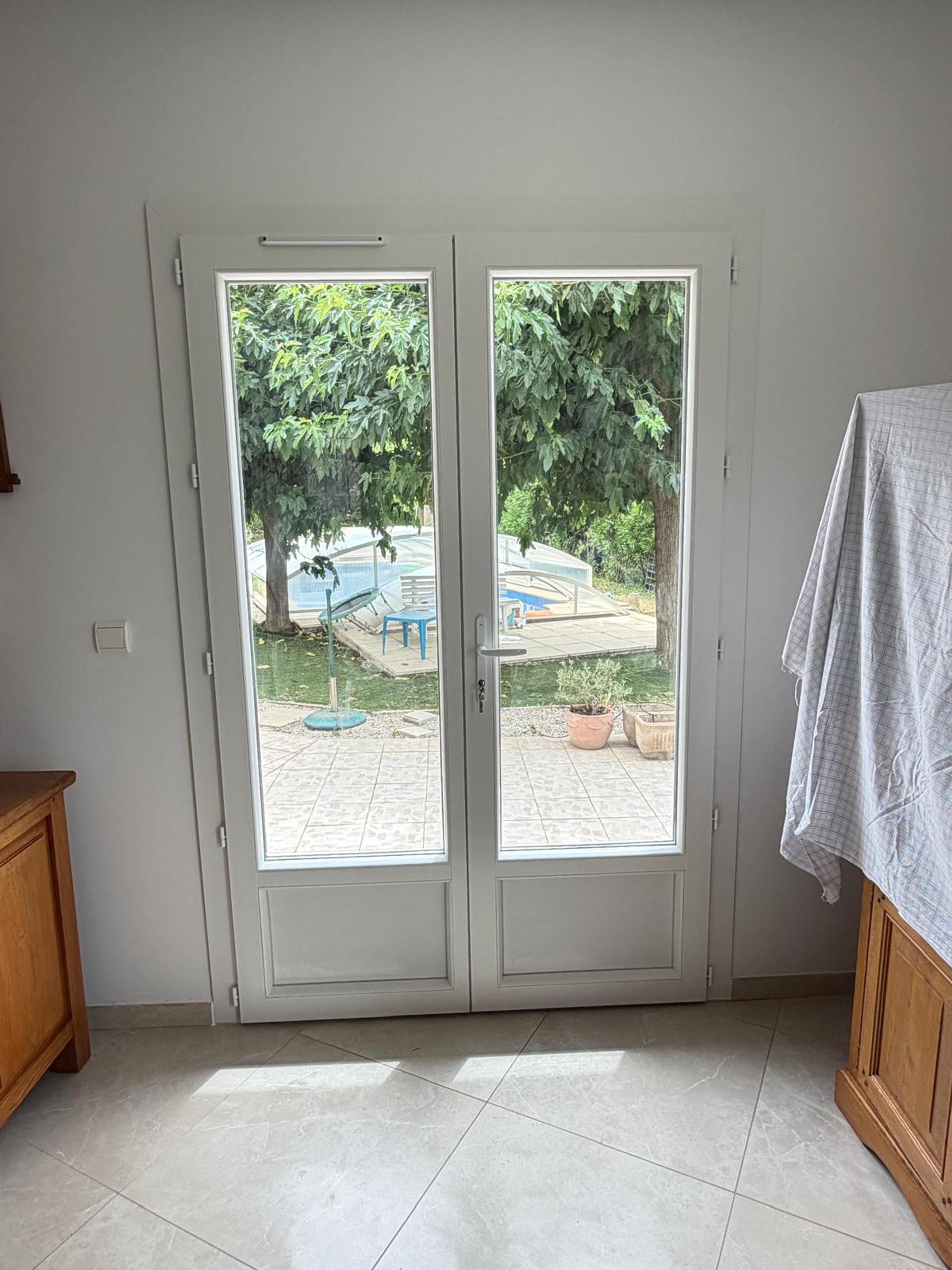 Fenêtre PVC blanche sur mesure miniature 8