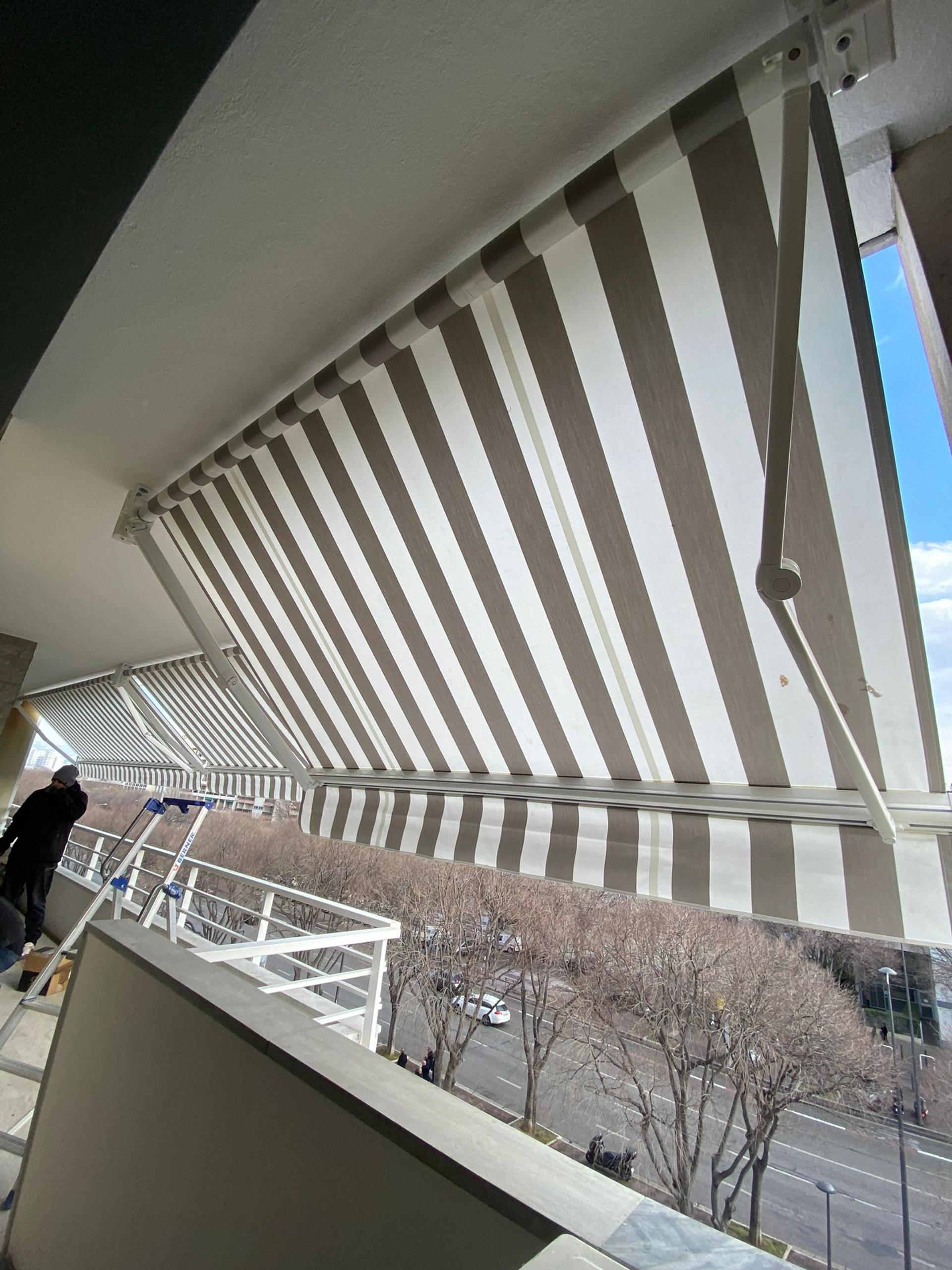 POSE DE STORE miniature 2