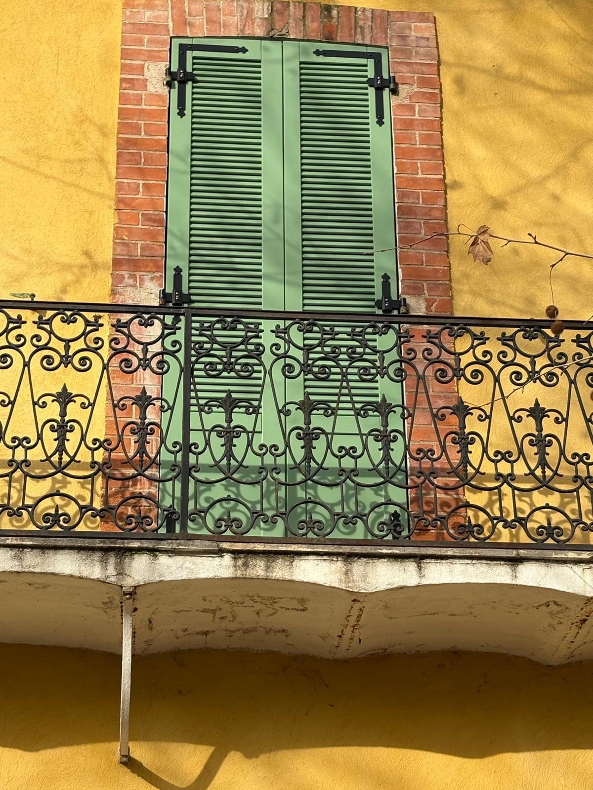 VOLET BATTANT BOIS EXOTIQUE