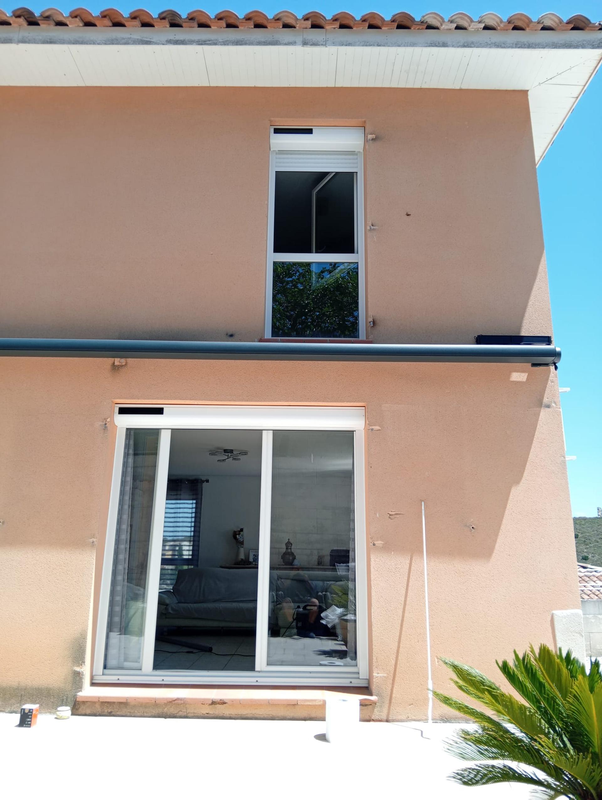 Volets roulants solaires et stores bannes solaires sur mesure miniature 7