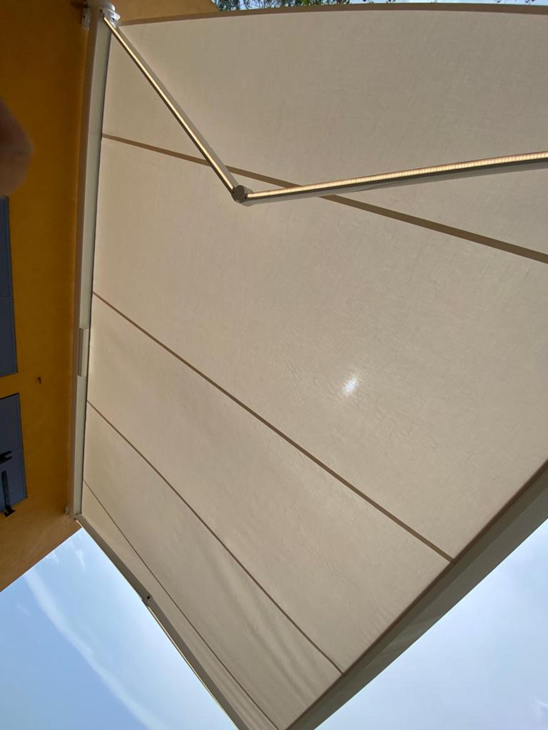 STORE À COFFRE AVEC LED miniature 2