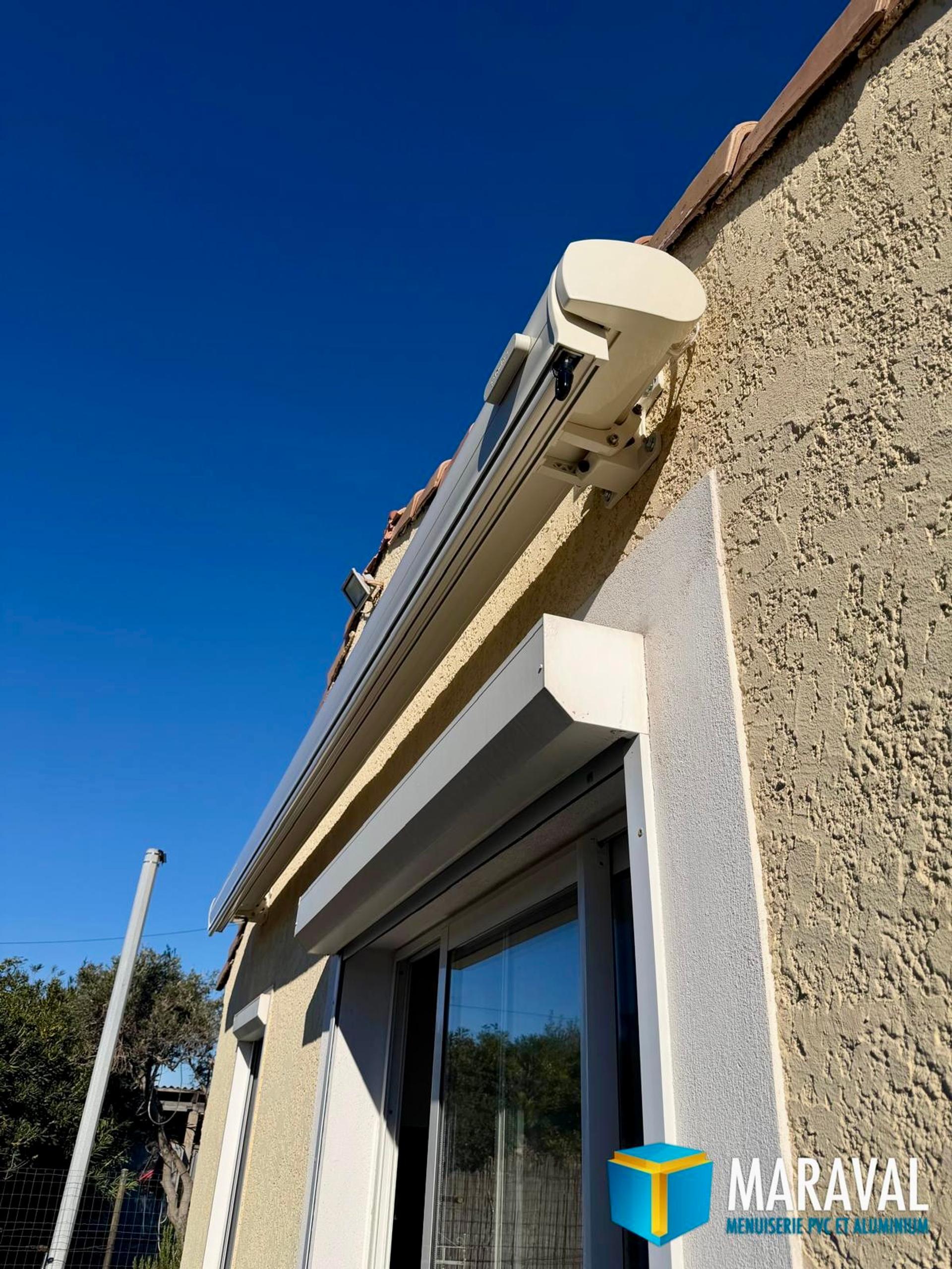 Store à coffre Somfy avec LAMBREQUIN miniature 6