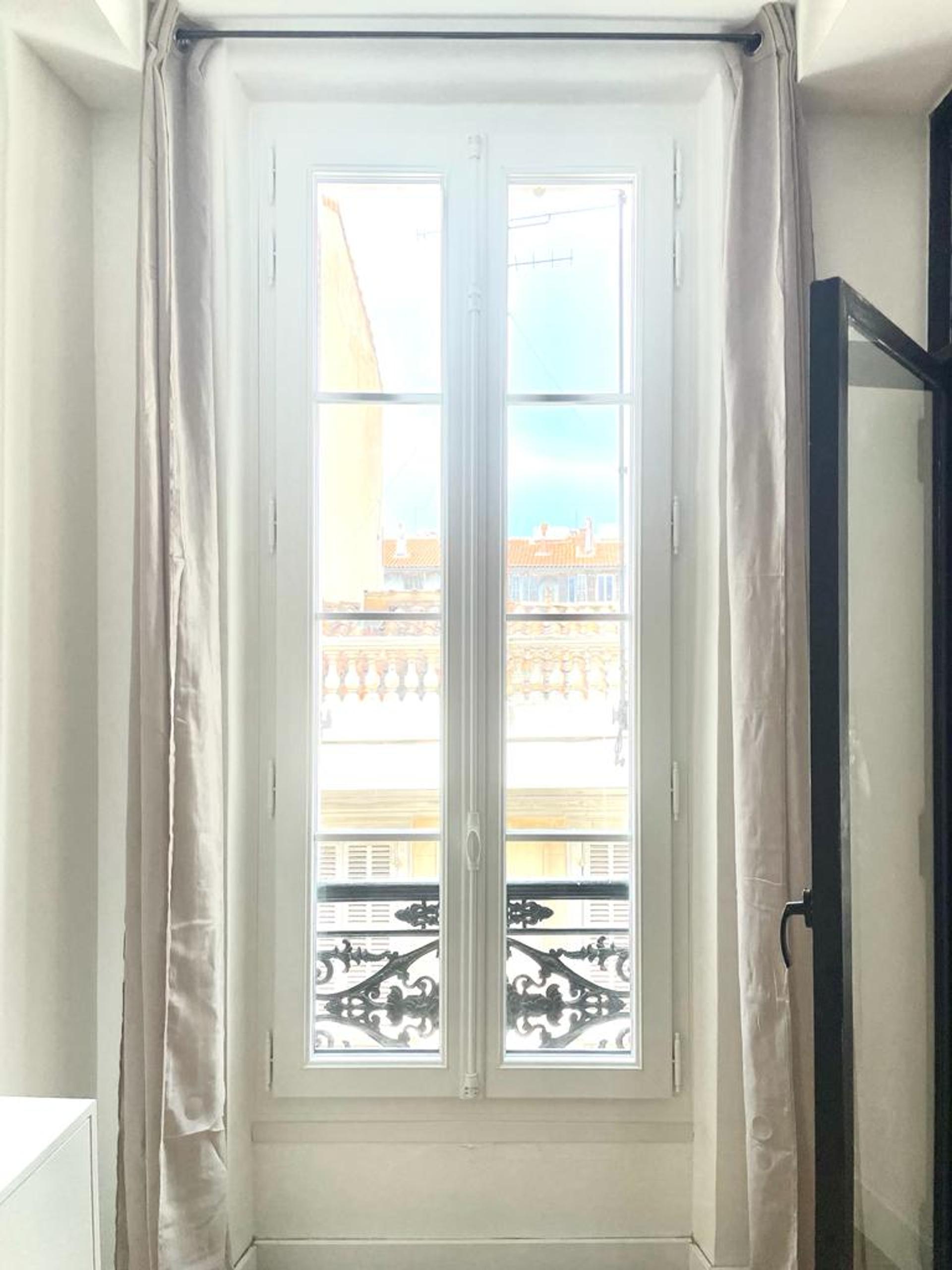 FENÊTRE PVC MODERNE miniature 2