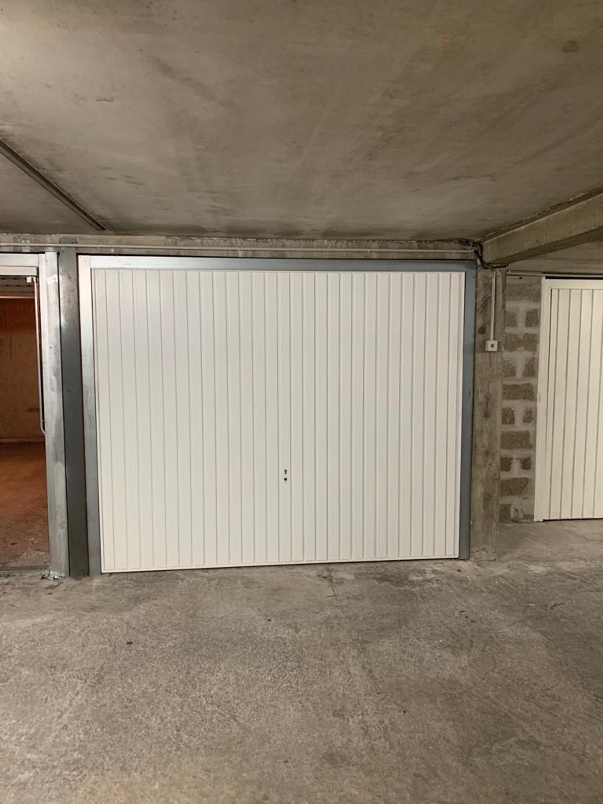 PORTE GARAGE BASCULANTE miniature 3