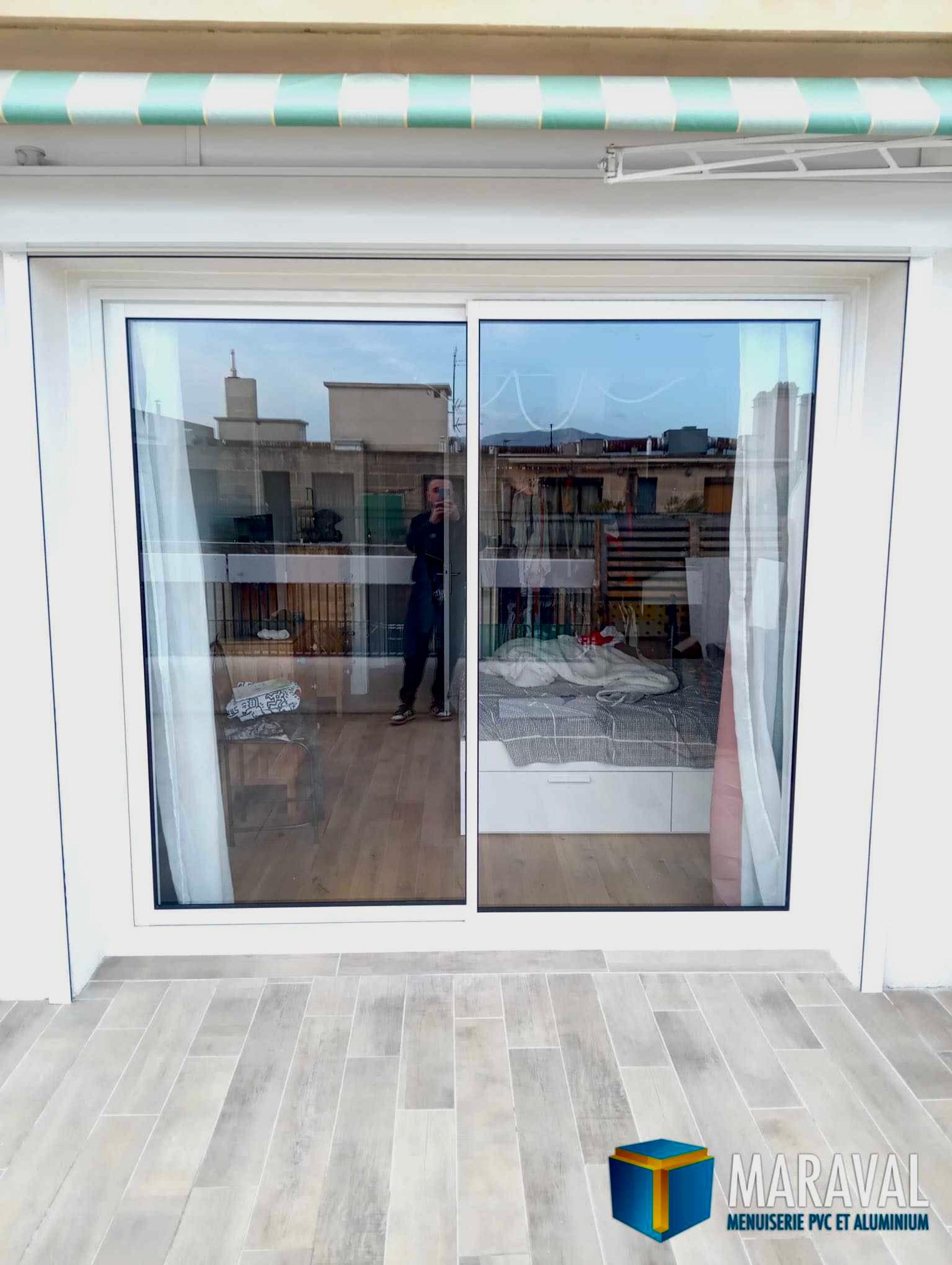 Volet Battant Aluminium Gris Marseillais - Élégance & Durabilité