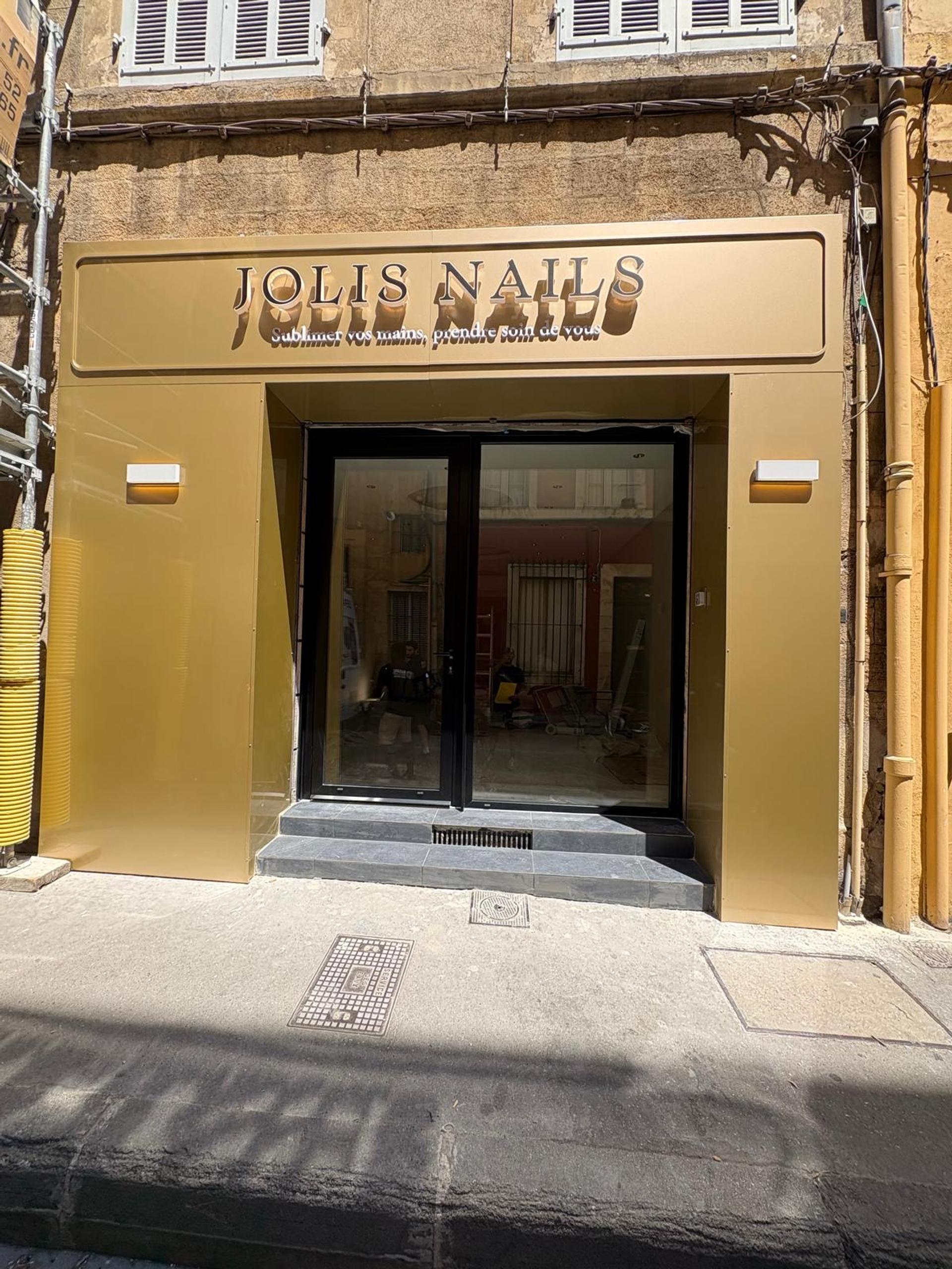 Devanture de magasin en aluminium avec vitrage SÉCURIT®