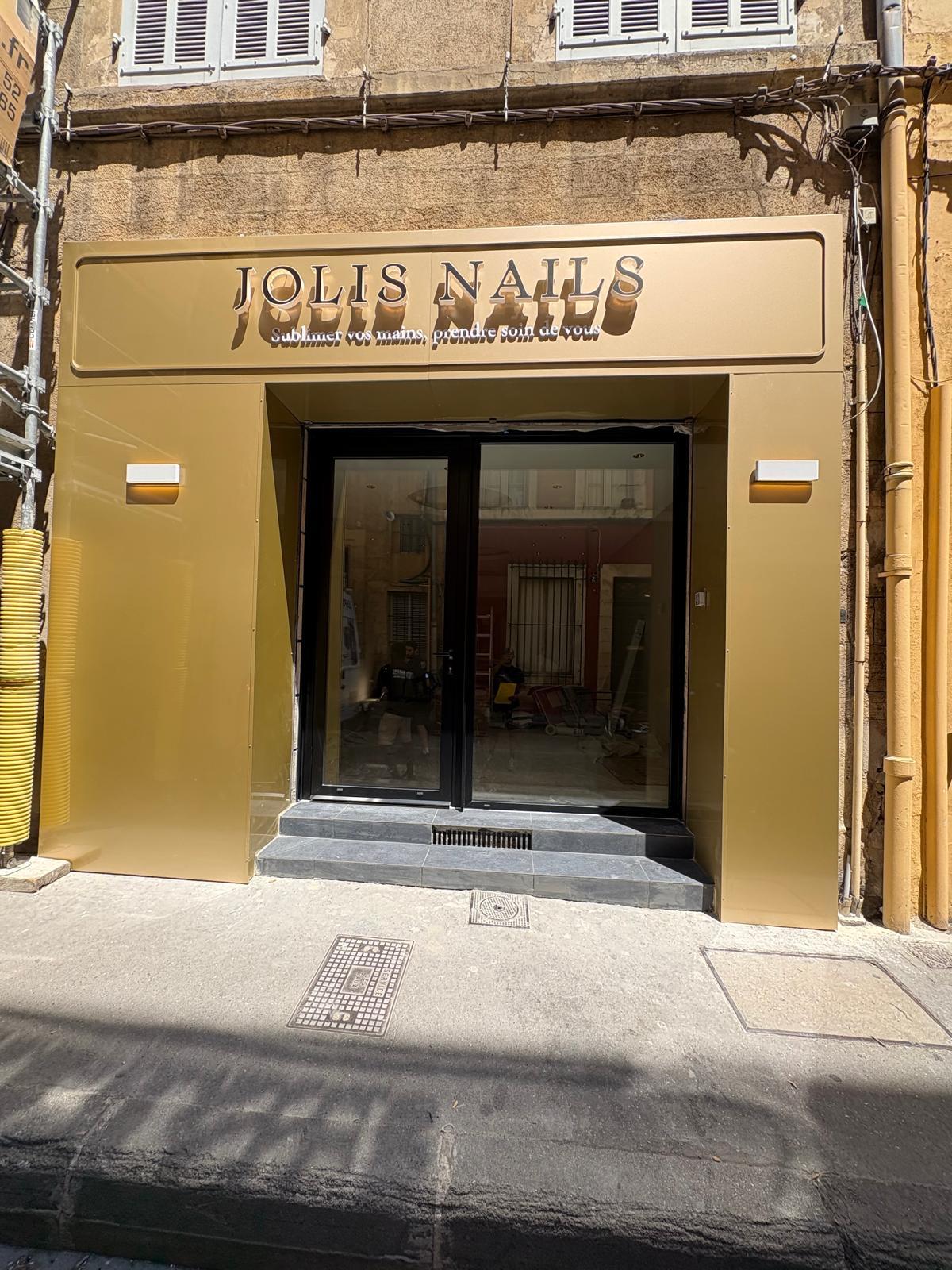 Devanture de magasin en aluminium avec vitrage SÉCURIT®