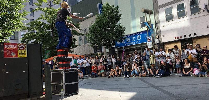 北海道 札幌 パフォーマー派遣 大道芸人千里 パフォーマンス画像