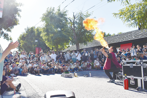 イベントにパフォーマーを呼ぶためには？予算や流れなどを解説！