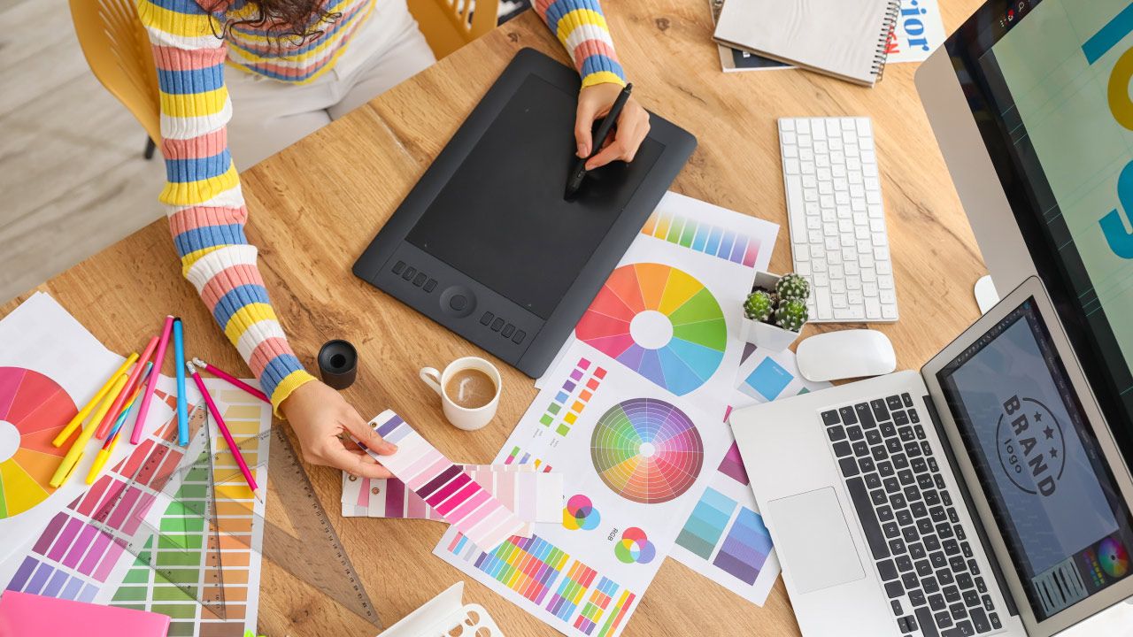 Visual Designers vs. Graphic Designers: Who Does What And Why