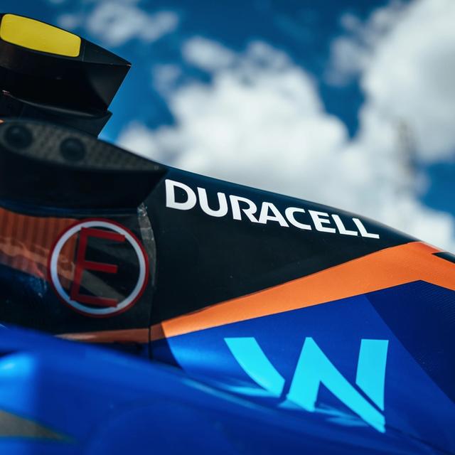 Speaking of Duracell, the battery-inspired roll-hoop returned to the FW44