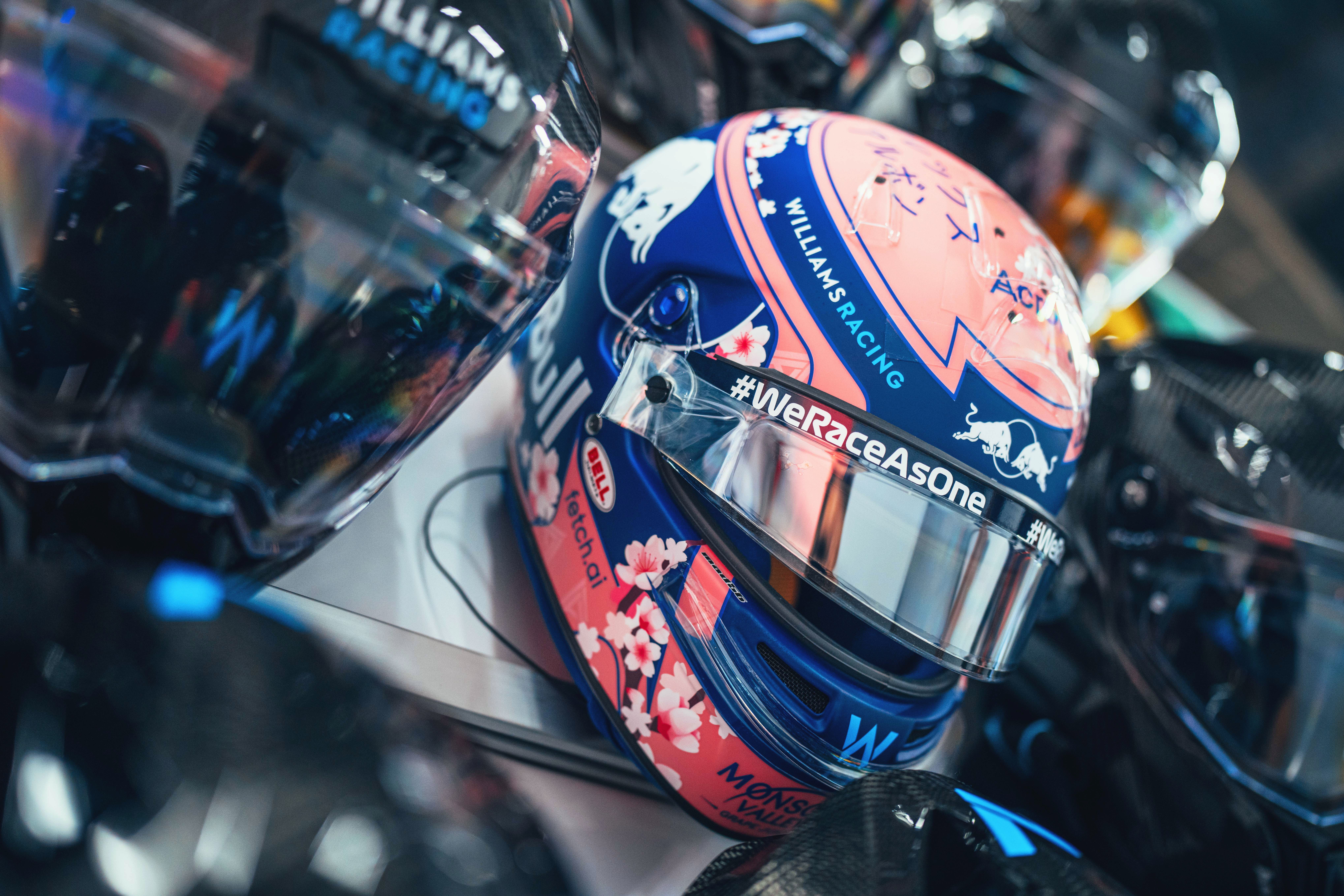 In Photos: Alex Albon's Sakura-inspired helmet for Suzuka