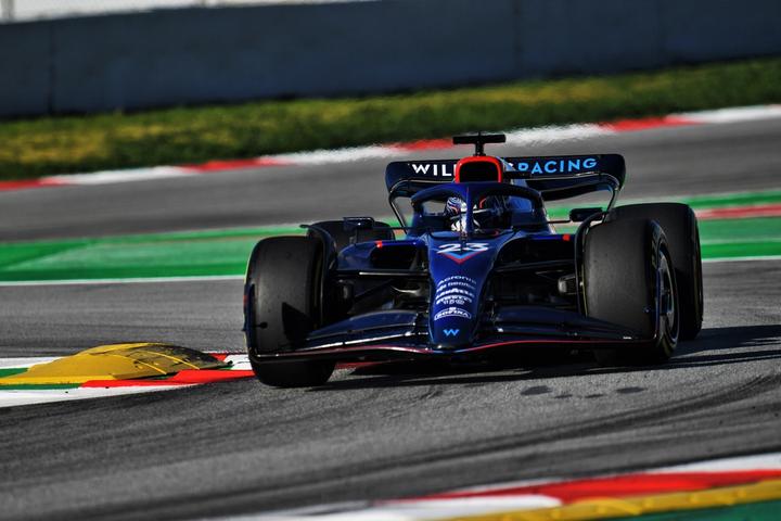 Alex Albon completes another lap in the FW44 at the pre-season track session in Barcelona