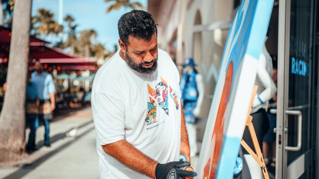 And the man himself popped by Lincoln Road on Monday for some live art