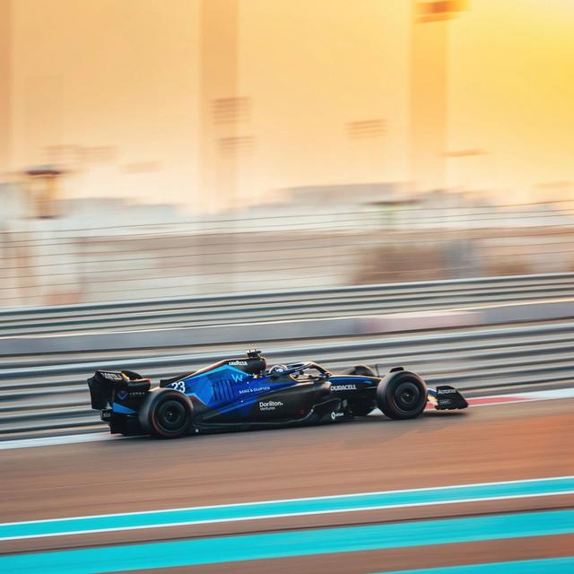 Alex Albon heads into the sunset at post-season testing in Abu Dhabi – 2022