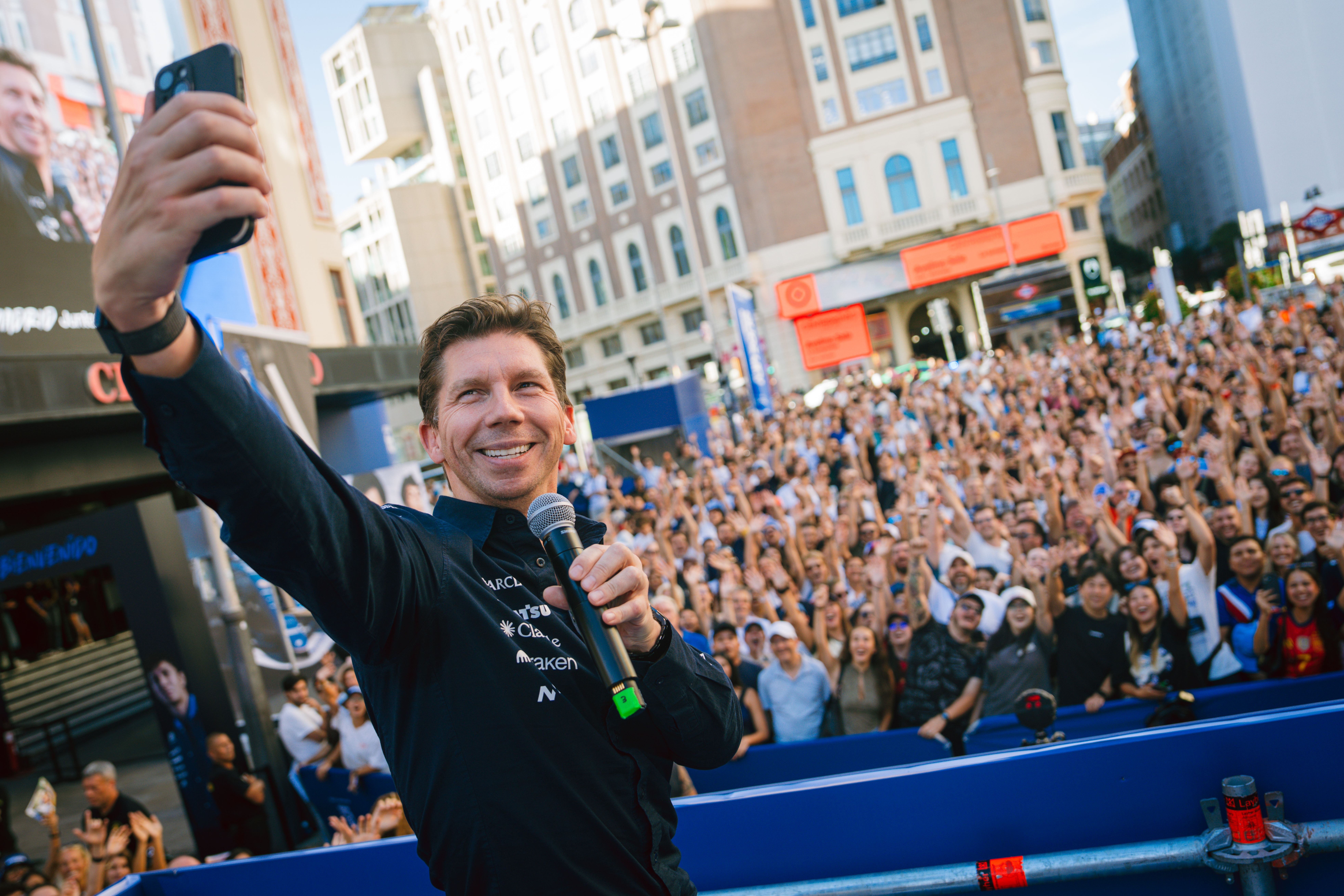 James takes to the stage at a packed Plaza del Callao | Atlassian Williams F1 Team