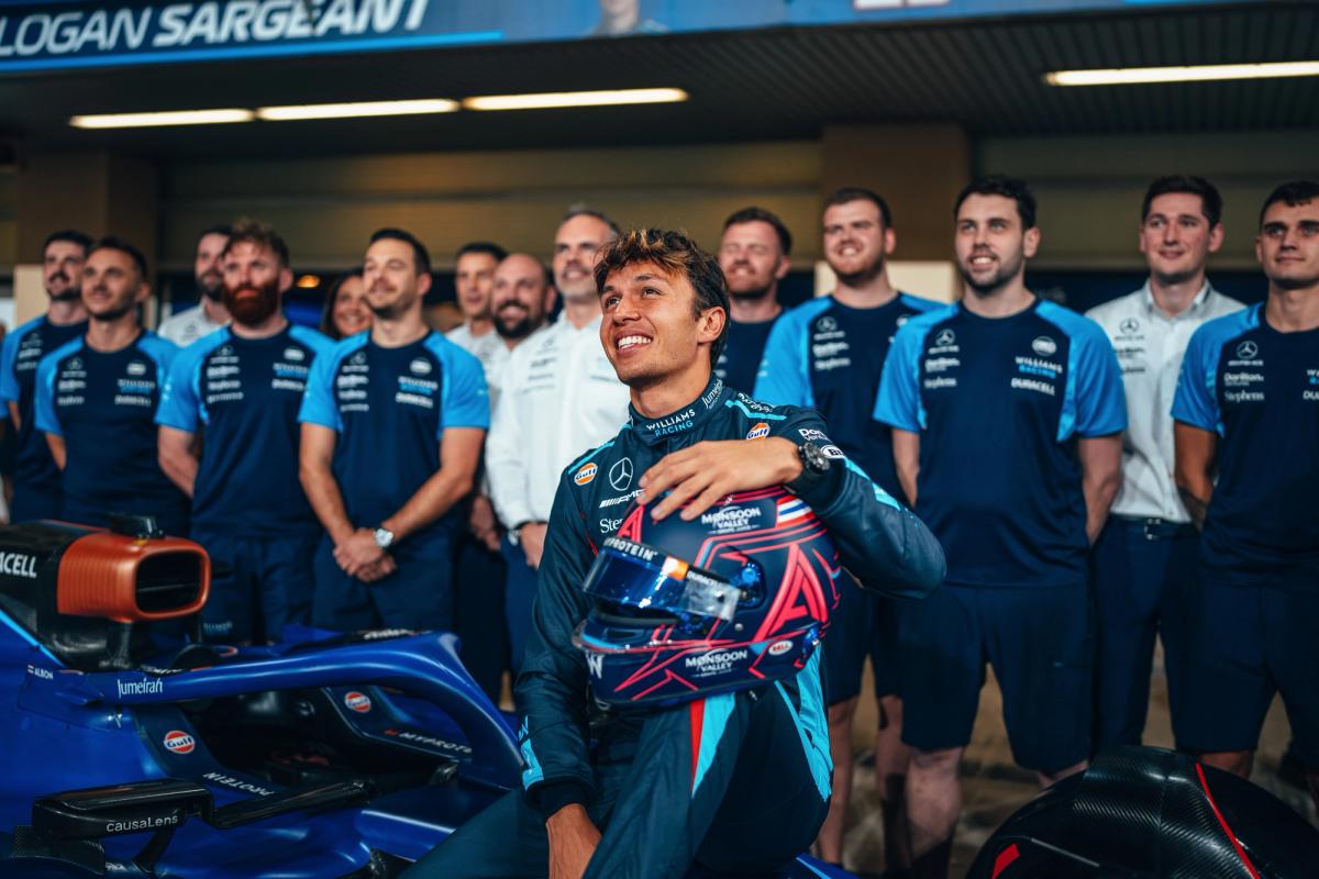 Williams Team WATCH: Behind the Scenes at Williams Racing's Team Photo | Atlassian ...