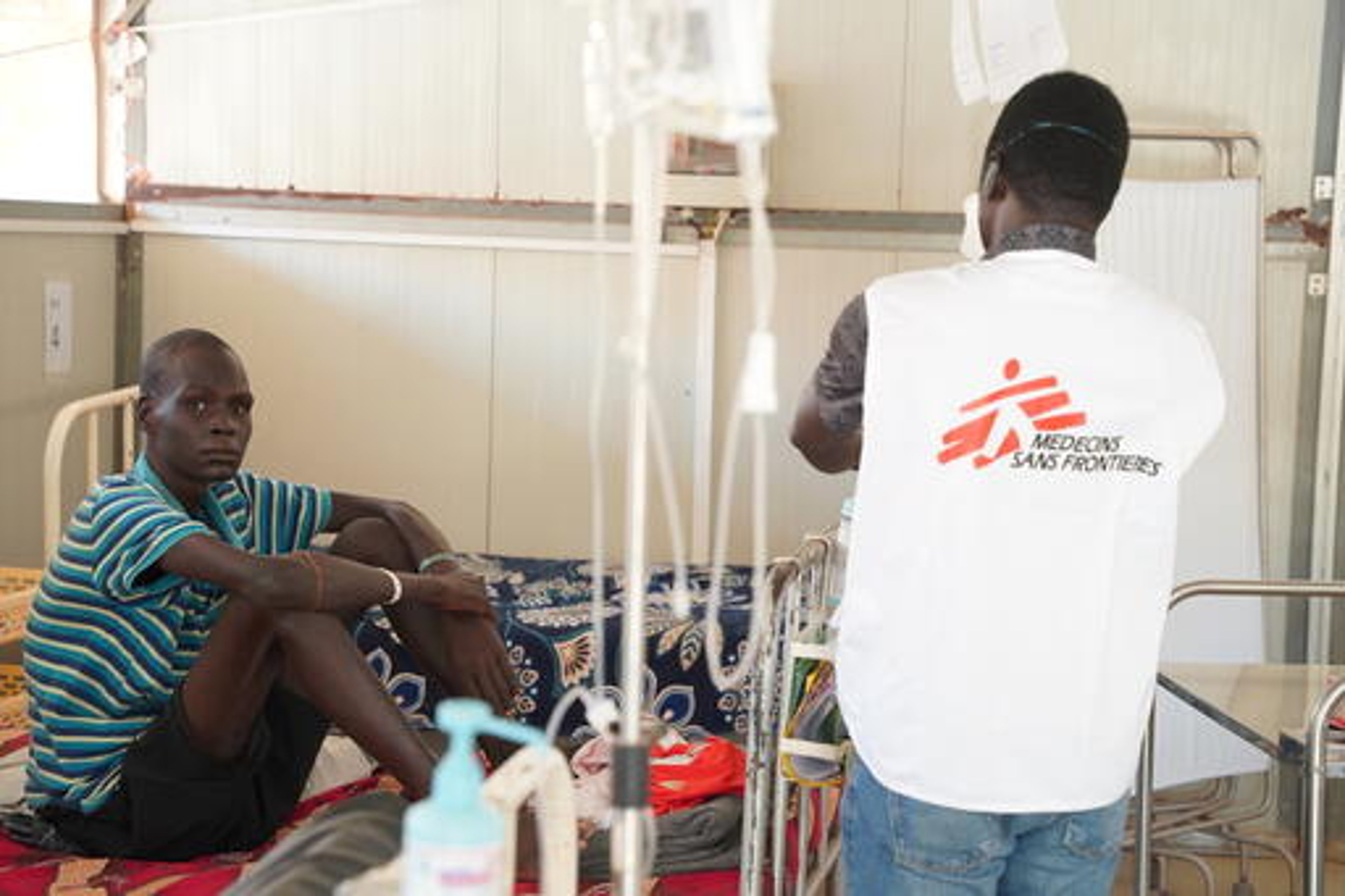 24-year-old King Gatjang Diew sits on his hospital bed at the MSF hospital in the Bentiu IDP camp, Unity State, South Sudan. The taxi driver has been undergoing treatment for tuberculosis (TB) at the MSF facility since his admission over a month ago. The hospital reports between 20 and 30 new TB cases each month.