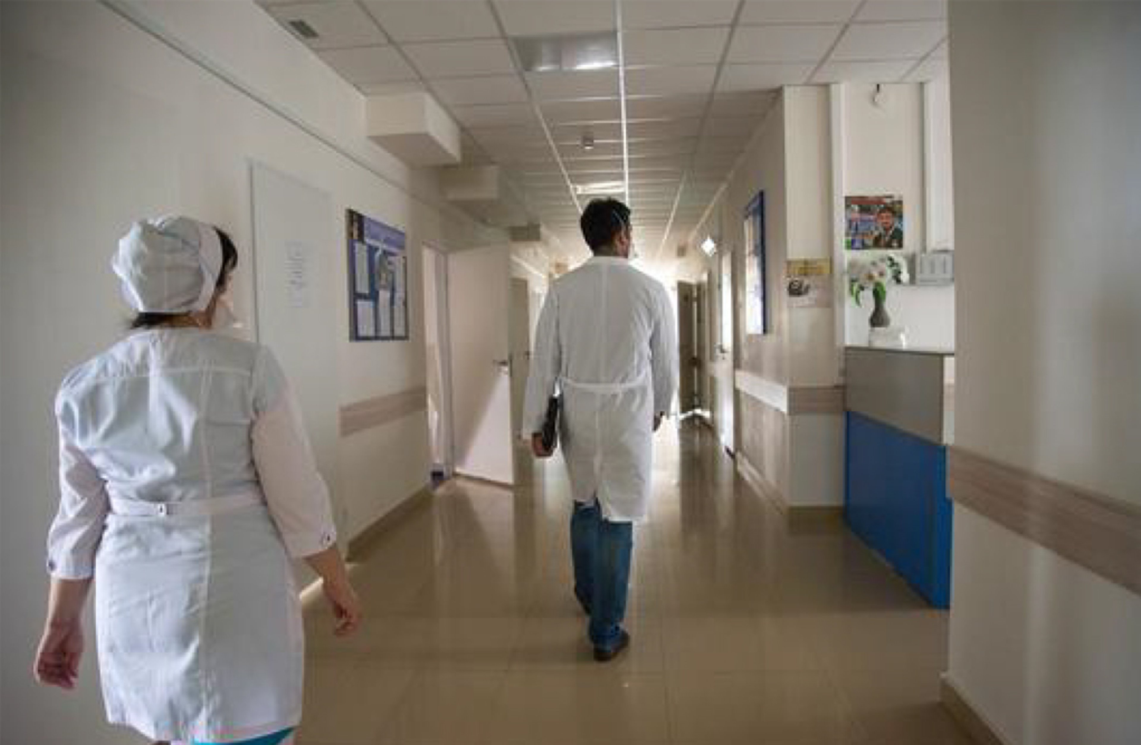 MSF doctors Animesh Sinha and Milana Khusainova in the corridor of the XDR TB department at the Republican TB Dispensary in Grozny, Chechnya