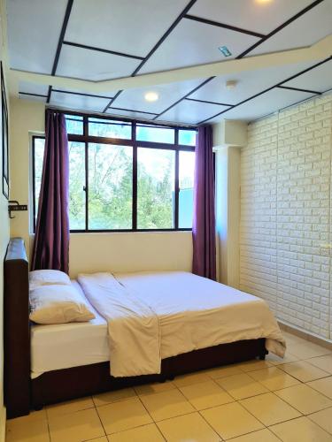 Pine Lodge budget double room reference image