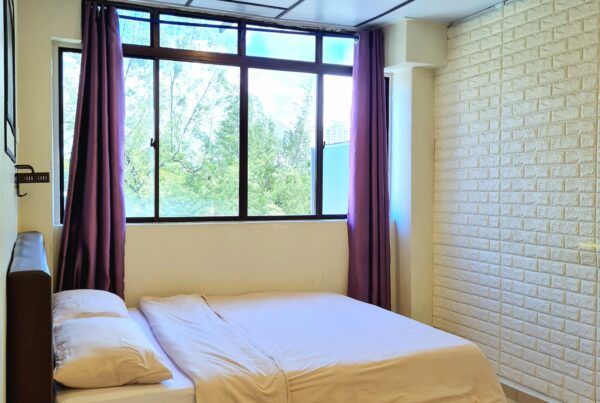 Pine Lodge deluxe queen room