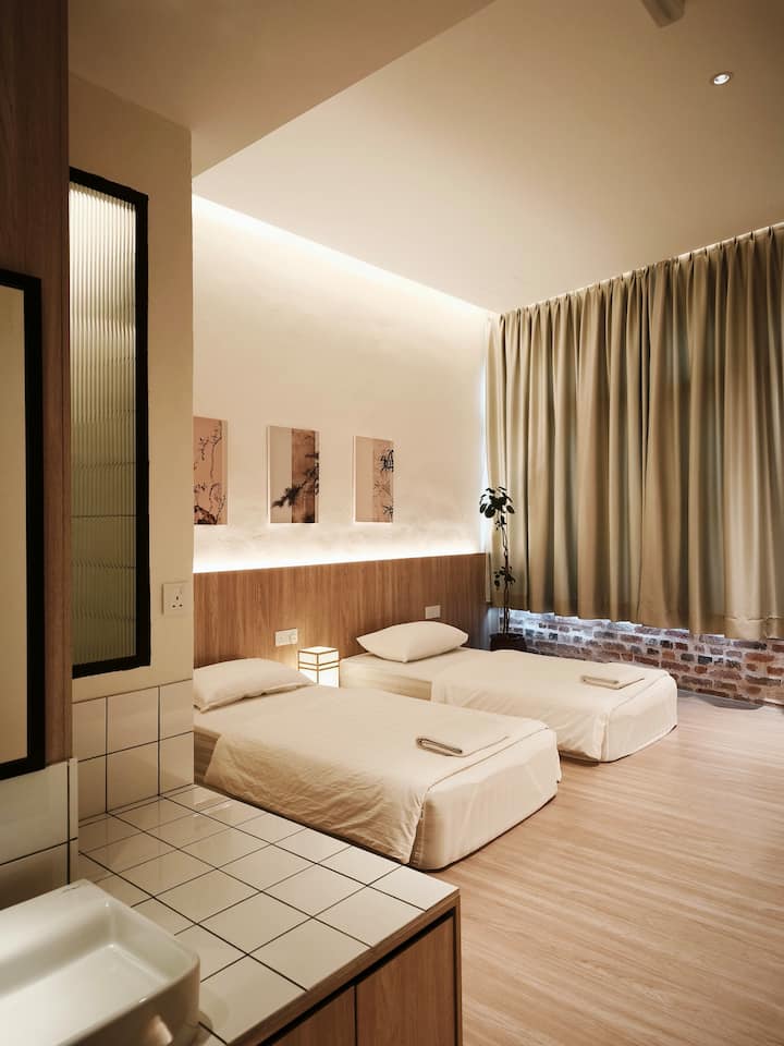 Kazuki twin room wider angle with vanity visible