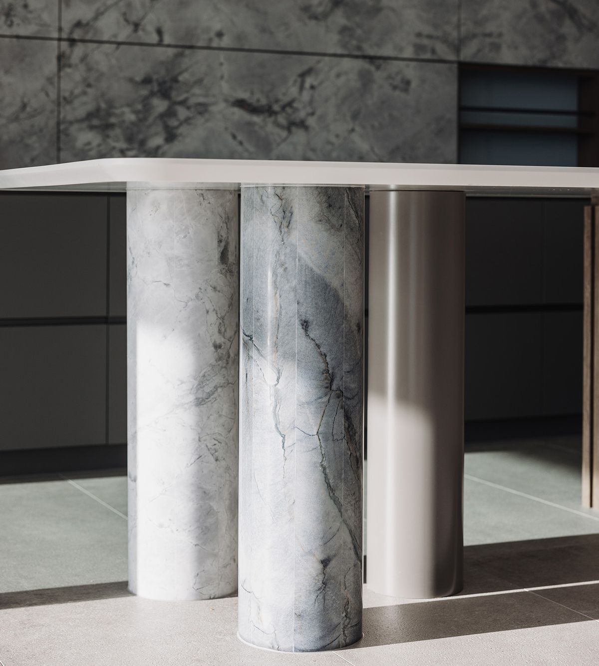 Kitchen island resting on cylindrical marble columns