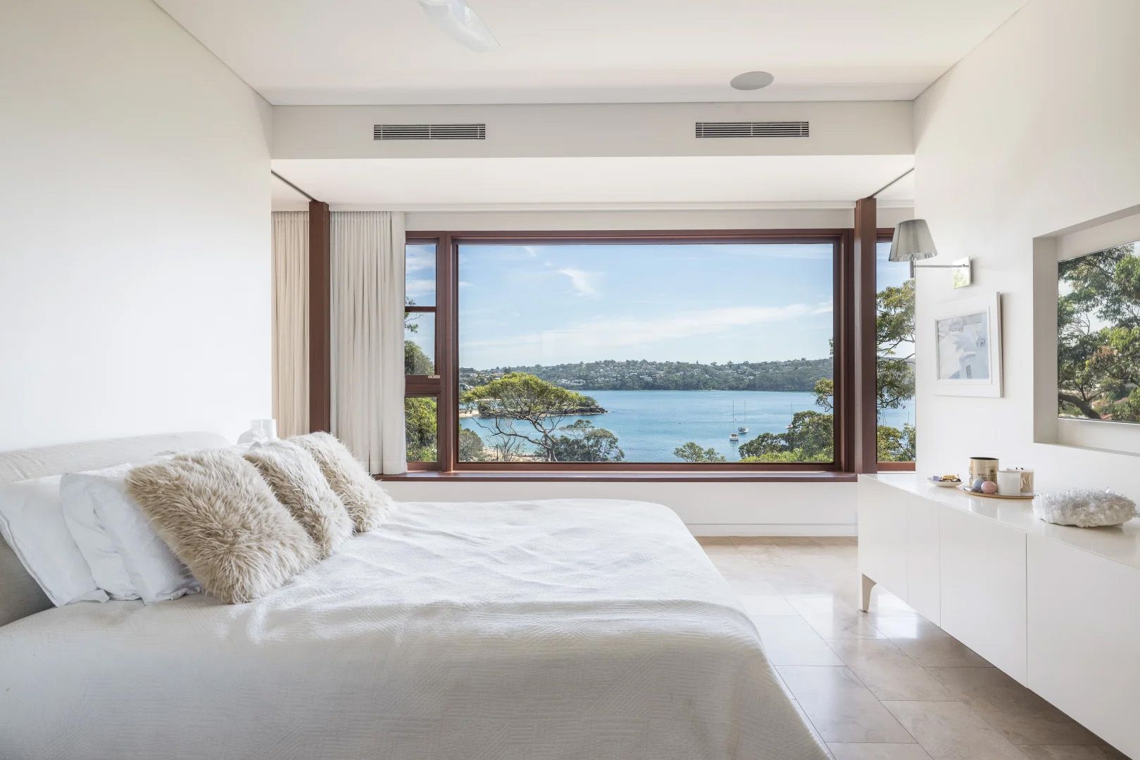 Bedroom at Quiet House with a wide window to the water