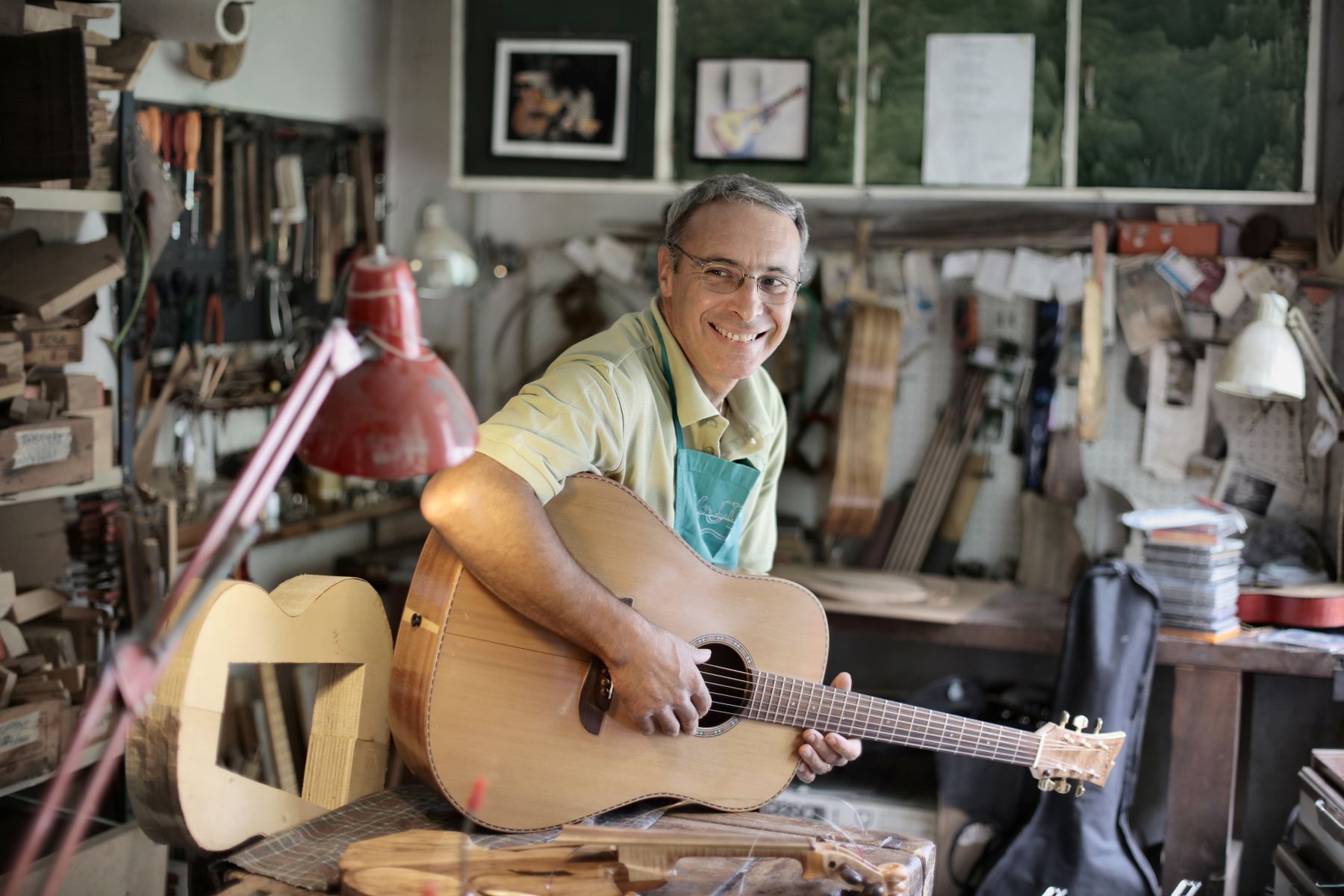 Luthier