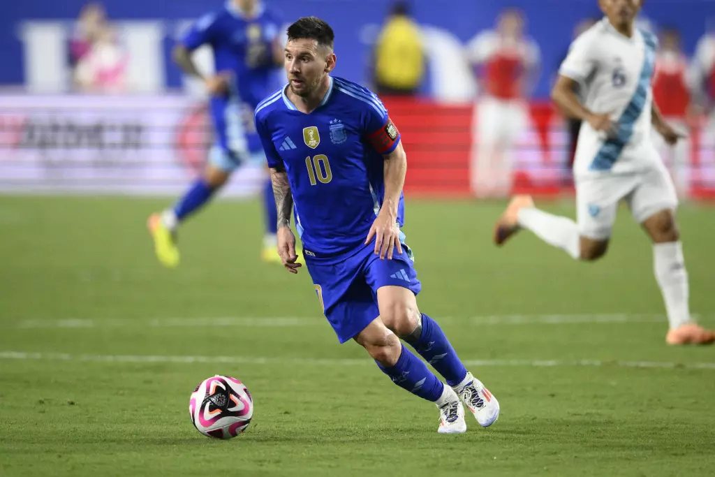 Cover image for Messi breaks Copa América appearance record