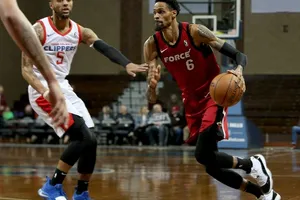 Rivers Hoopers sign American Raphiael Putney