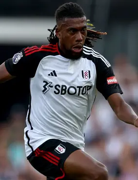 Cover image for Iwobi shines as Fulham heaps pressure on Moyes